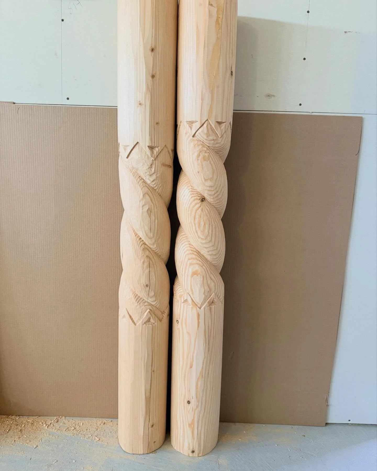 Hand-carved Vigas bound for Canada! This project has me excited - five pieces with varying lengths and designs. Two will be 5' long, and three will be 8', each one a unique piece of art. First Canadian order and already getting great feedback 😎. It'