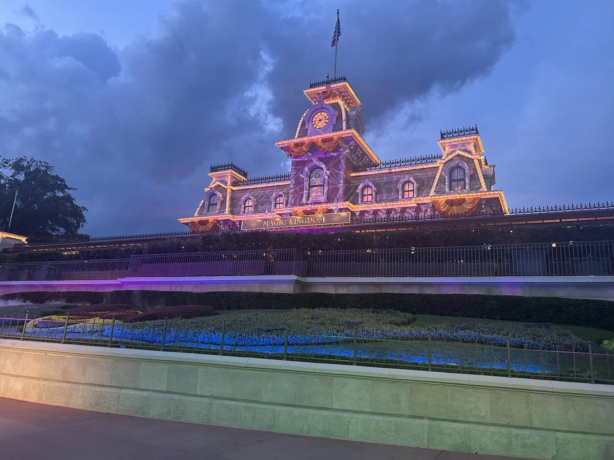 magic kingdom entrance mnsshp.jpg