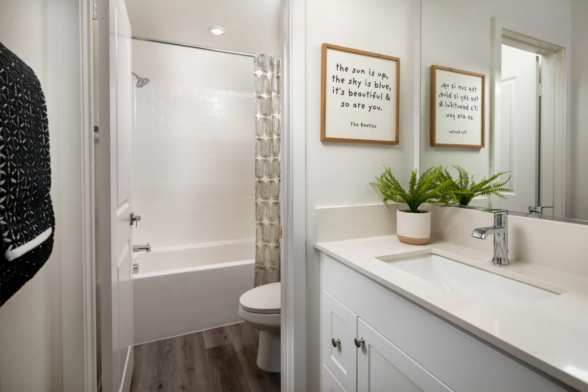 GS_Sagewind_Ranch_43535_US_Guest_Bath.jpg