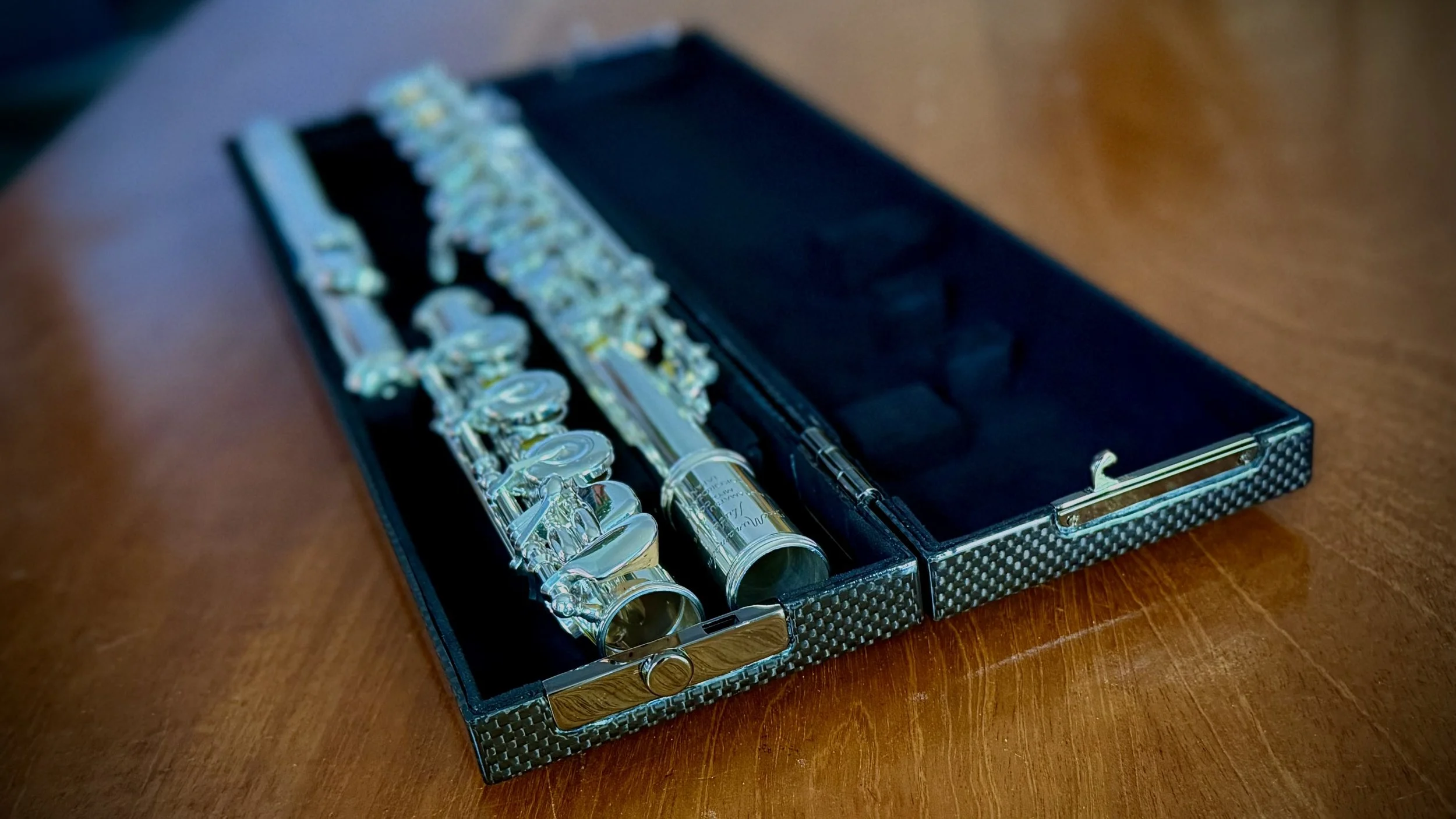 Interior_carbon_case.jpg