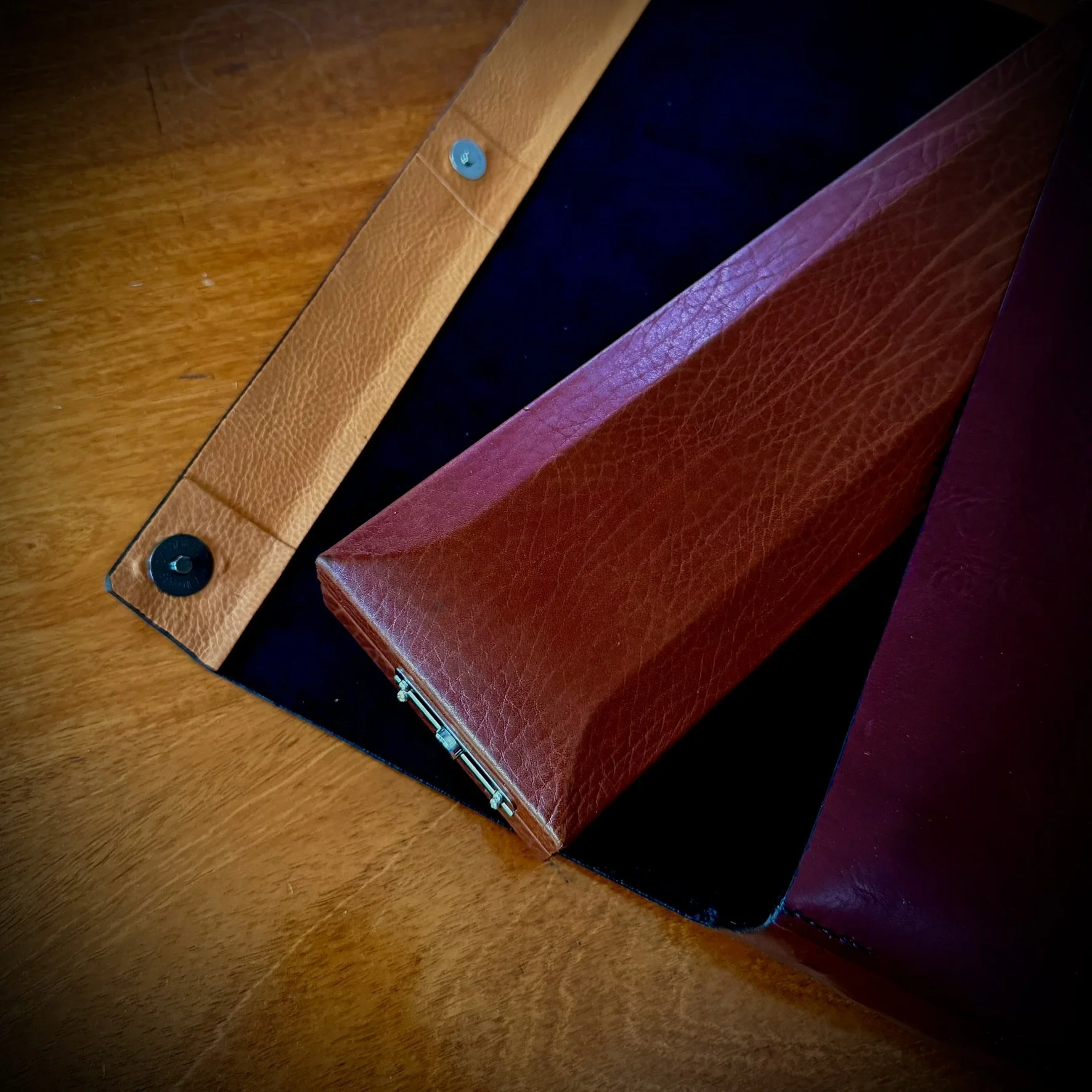 Leather B Foot flute case