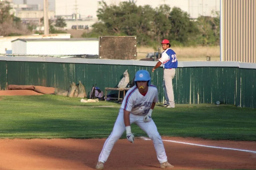 Bee Jays move into Tie for 1st Place