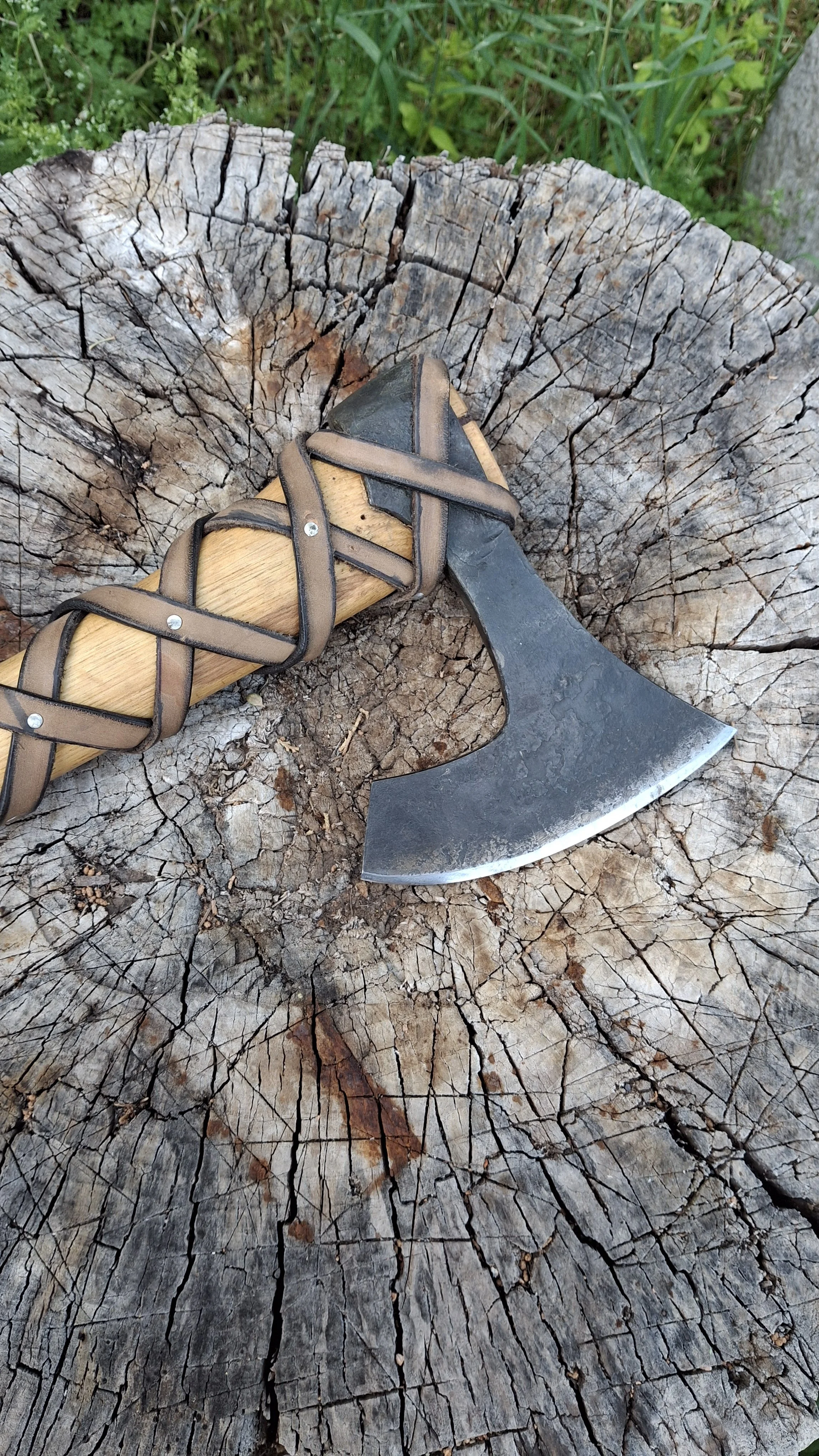 Single Lug Bearded Axe