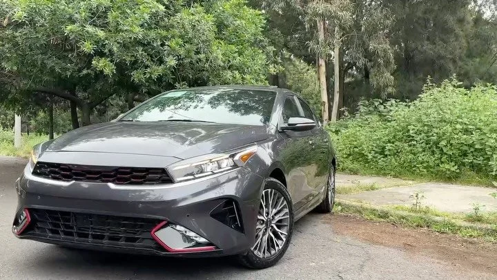 #Kia #Forte #GT Line 2022 

&iexcl;Estilo deportivo, manejo manual y totalmente equipado!

Motor 2.0L 4 Cilindros 
-Transmisi&oacute;n manual de 6 velocidades.

-Asientos en piel en cubo.
-Quemacocos.
-C&aacute;mara de reversa, pantalla t&aacute;ctil