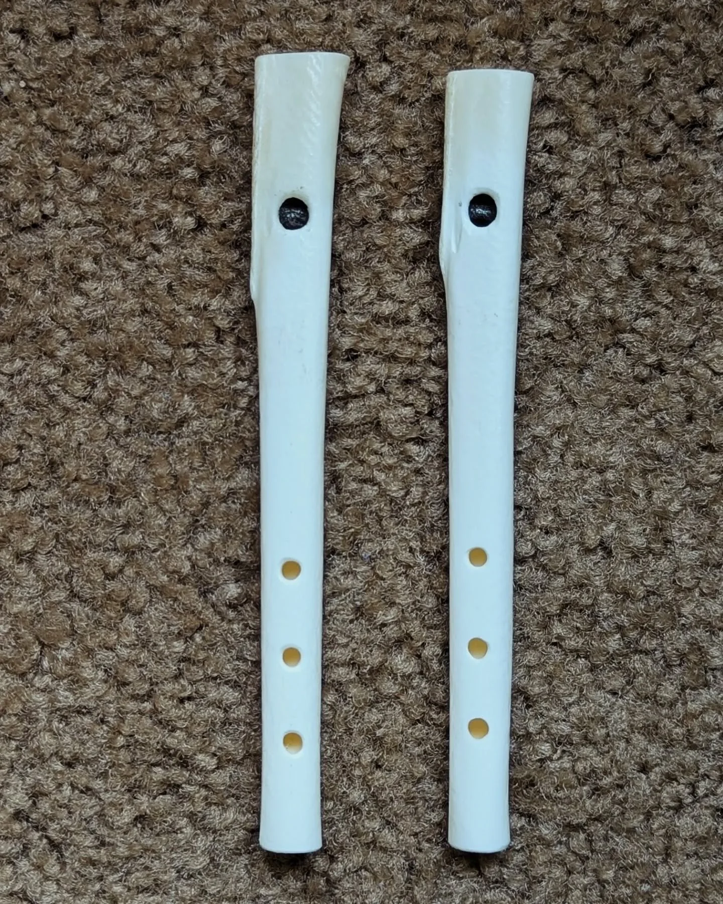 Two Turkey bone flutes. Available now

#boneflute #turkeybone #flute #handmade #Jemez #JemezPueblo #indigenous #NativeAmerican #Nativeflute