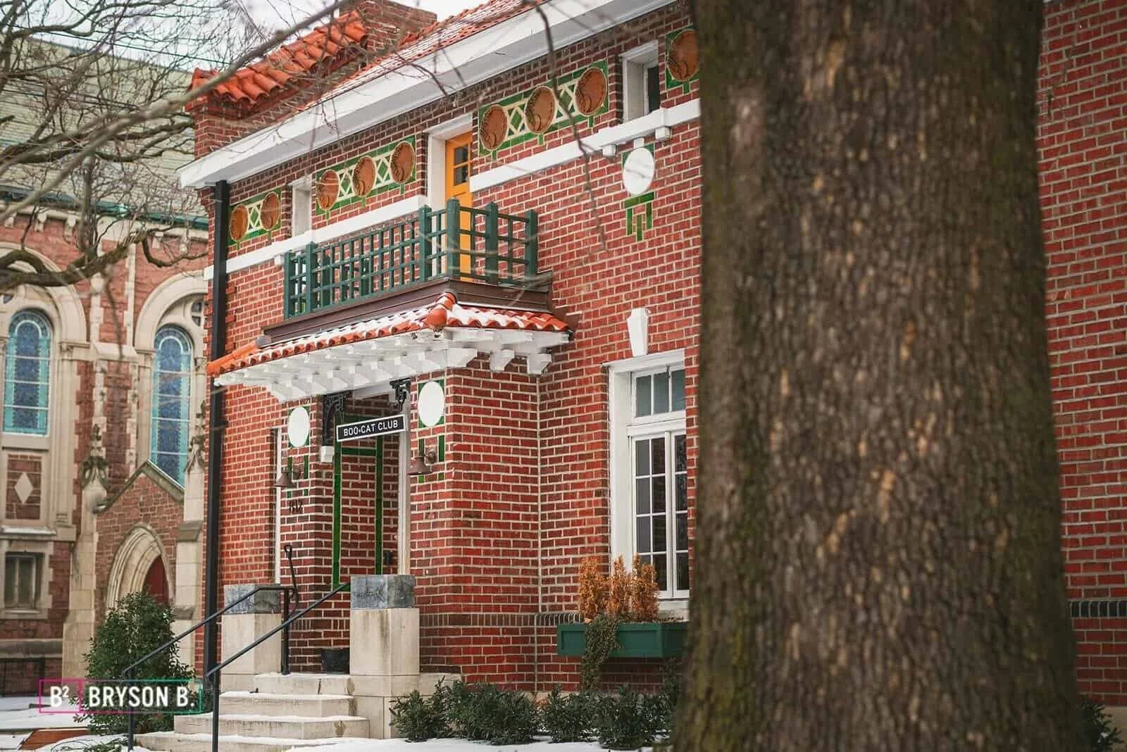 Exterior view of the historic Boo Cat Club, a recommended wedding venue in St. Louis, Missouri.