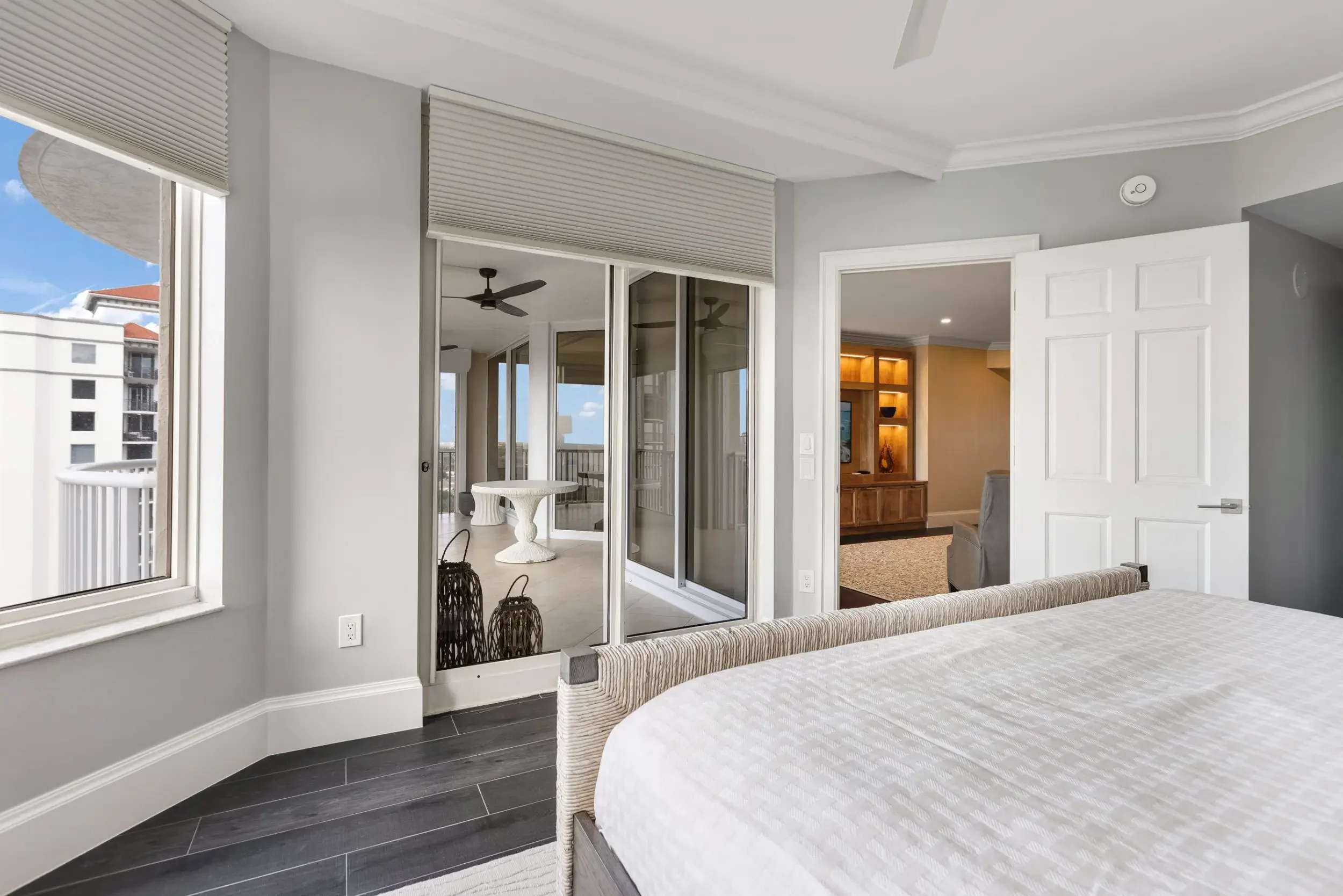 Pelican-Bay-Condo-Renovation-25.webp