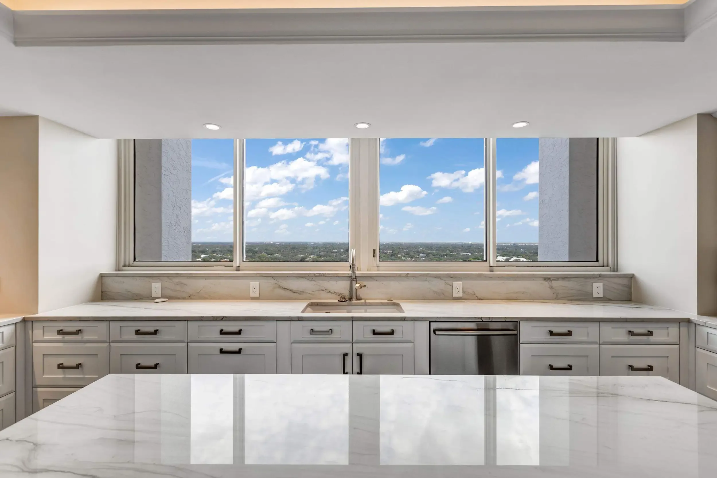 Pelican-Bay-Condo-Renovation-22.webp