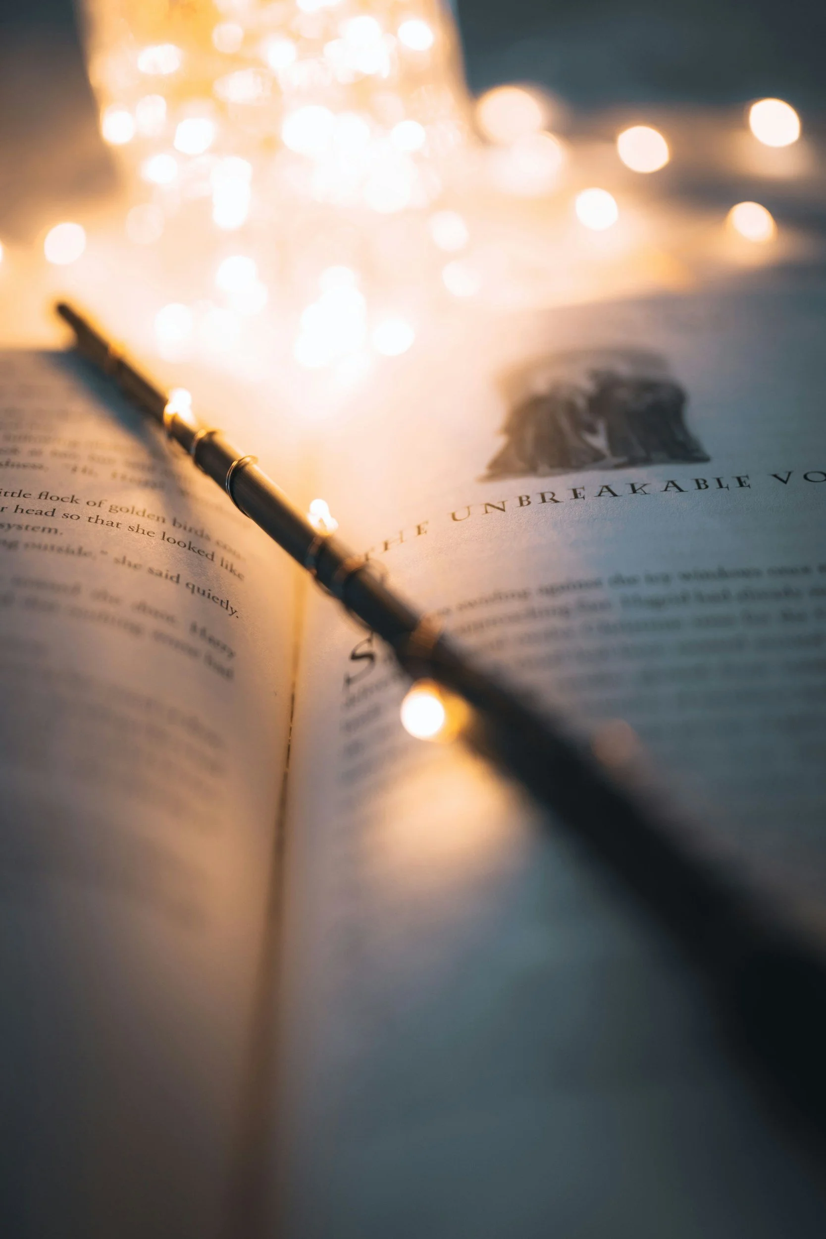 Open book with a pen and warm lights, representing reflection, subconscious healing, and Brainspotting therapy.