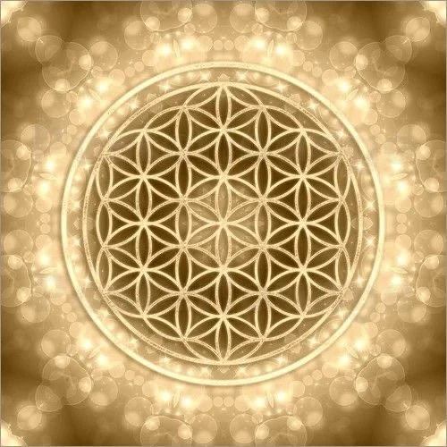 Golden geometric pattern of the Flower of Life within a circle, glowing with a soft aurea background.