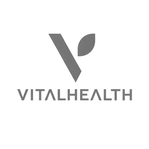 Logotipo de VITALHEALTH con una letra V estilizada y una hoja, y el texto VITALHEALTH debajo.