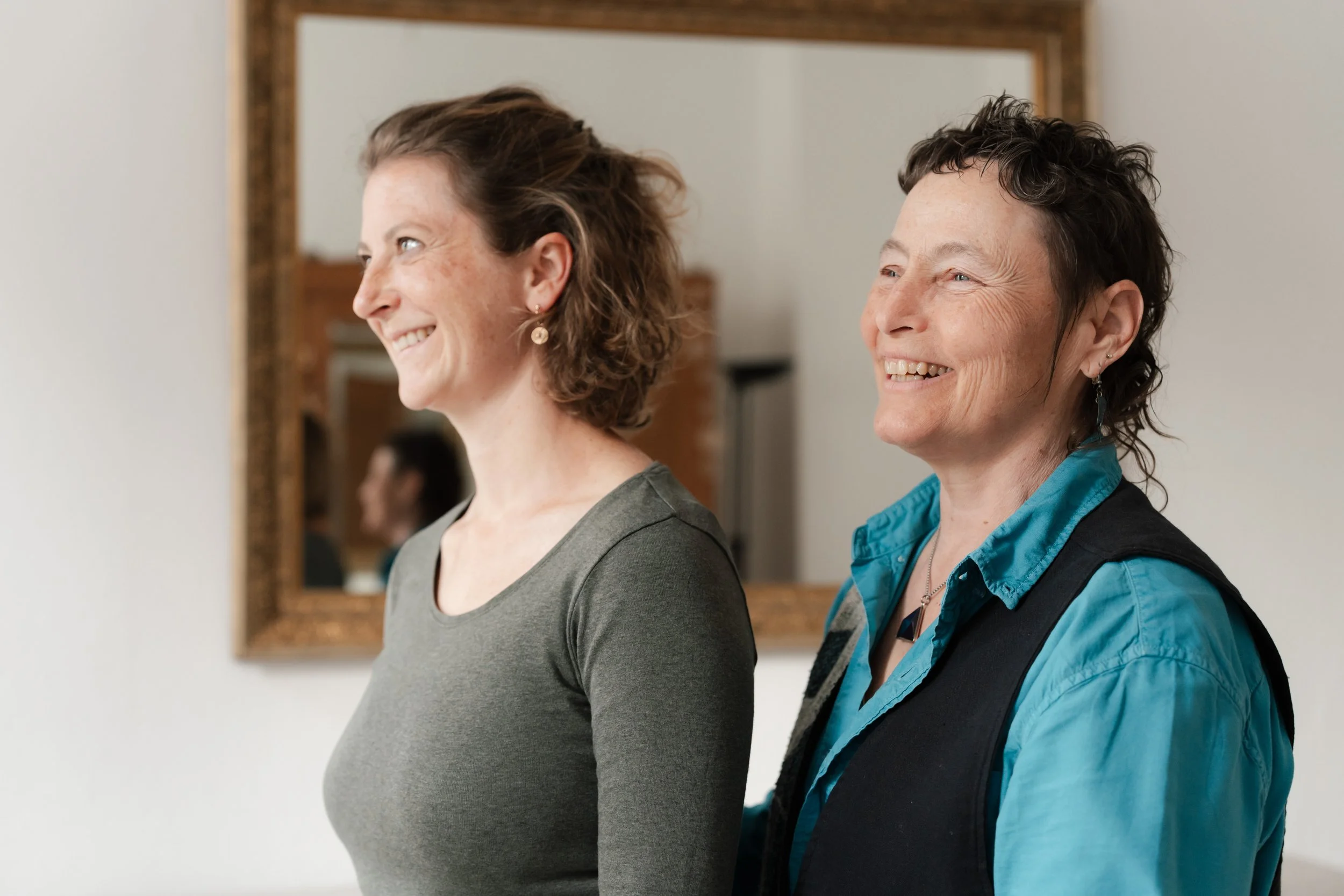 Friederike Basses bei achtsamer Körperarbeit und Präsenztraining
