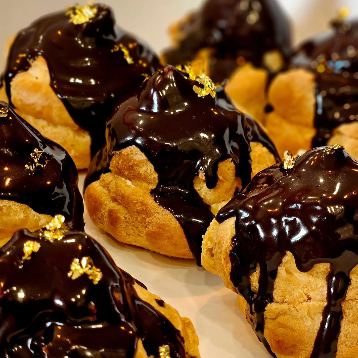 A couple of our recent creations 🥰

✨️Cream puffs with vanilla cream and chocolate glaze 
✨️Honey Cake 
✨️Butter tarts with maple syrup and pecans 
✨️Dates in chocolate (gift box) 

#halifaxns #nsloyal #mousselinepastries