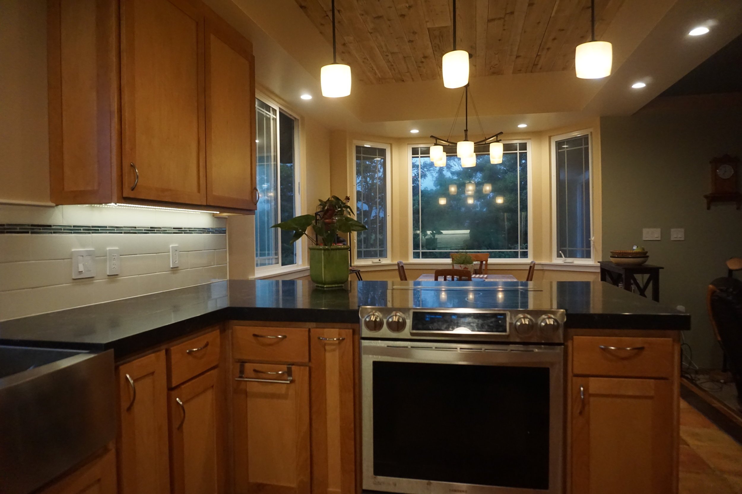 003_kitchen-lightswindow.jpg