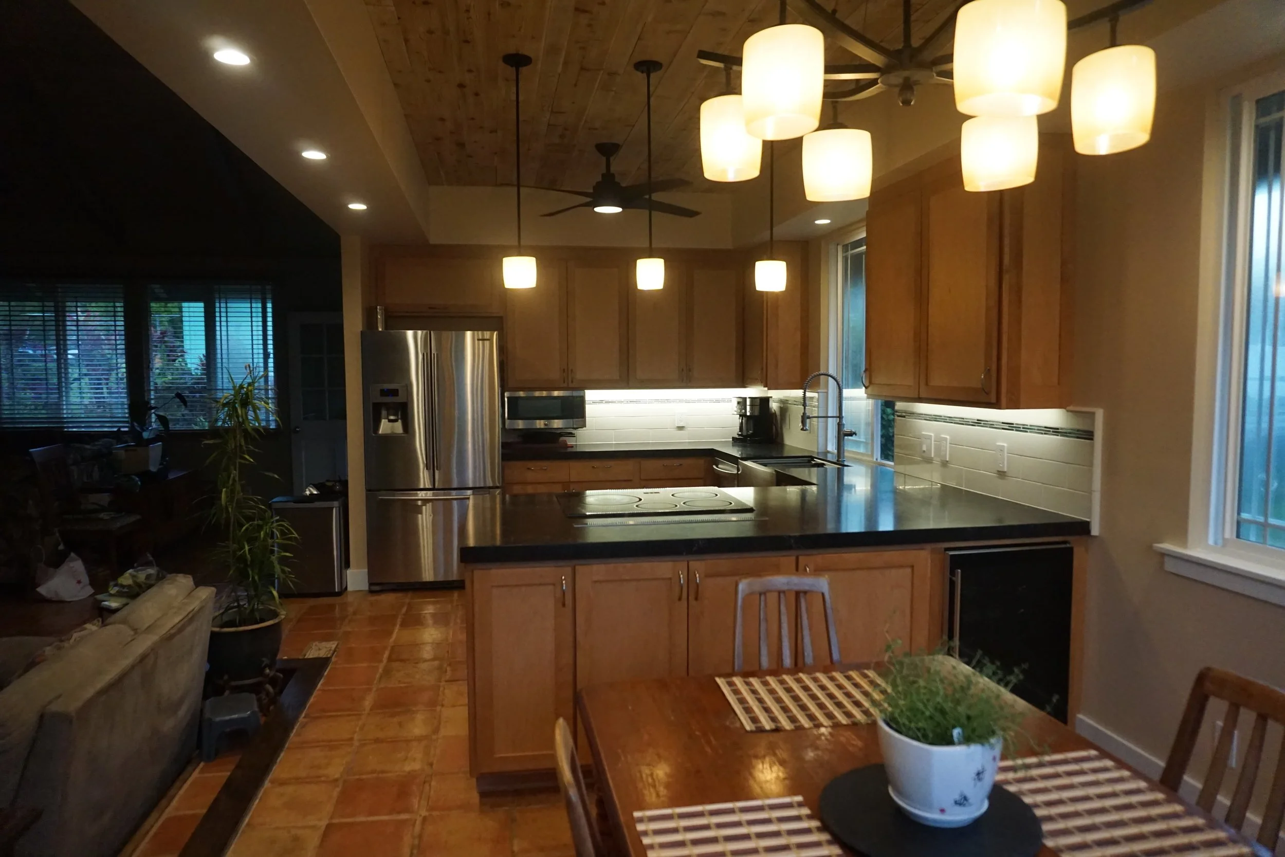 004_kitchen-insideangle.jpg