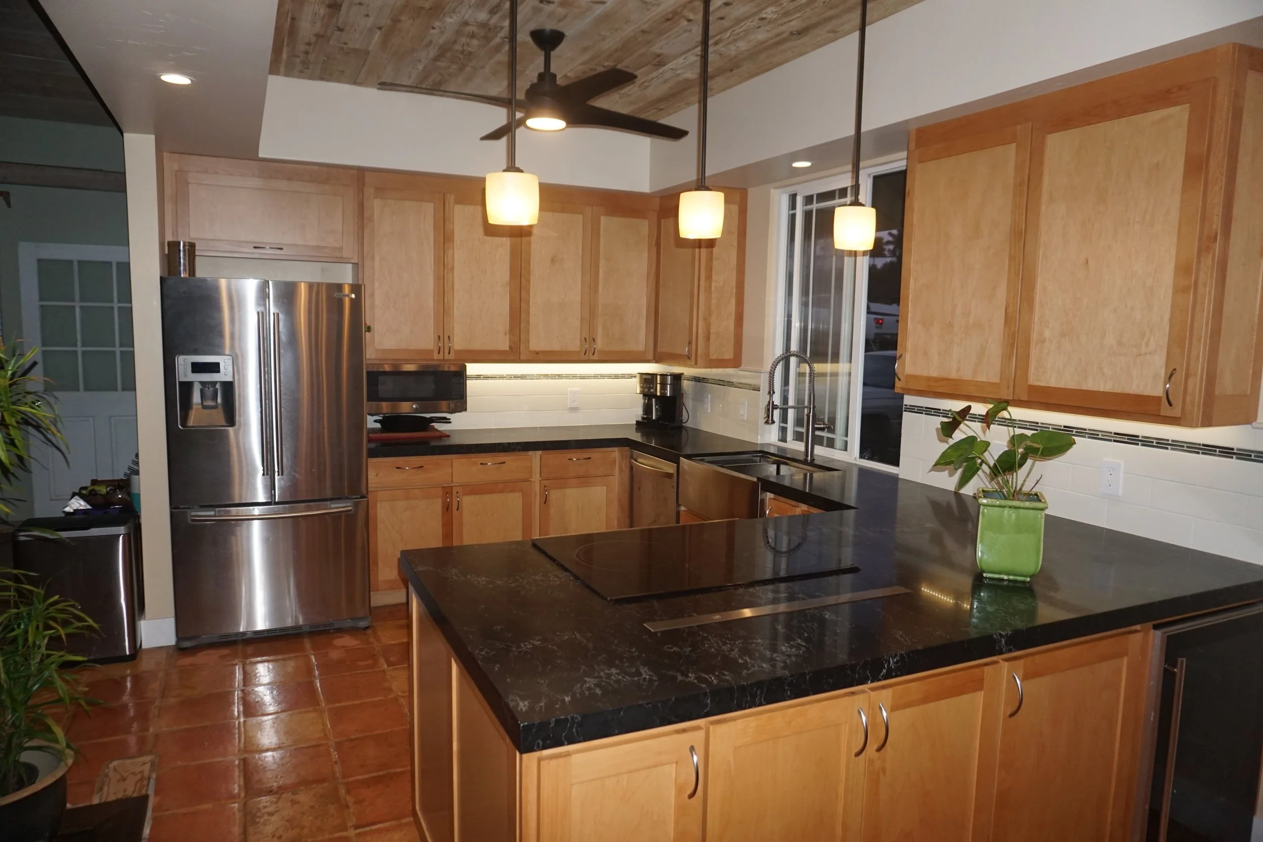 005_kitchen-tableregridge.jpg