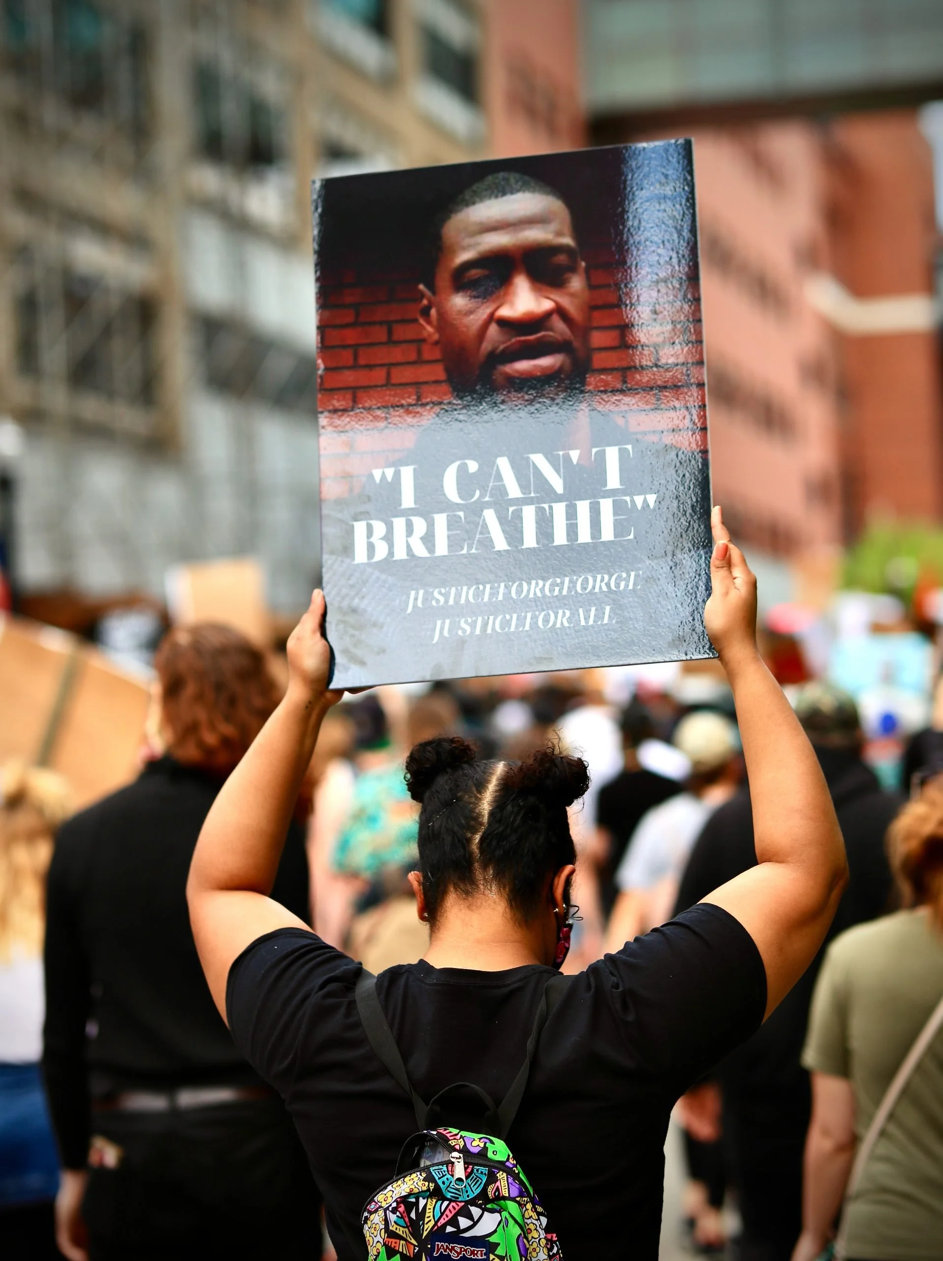 BETWEEN WHITE BACKLASH AND PRIVILEGE</strong>