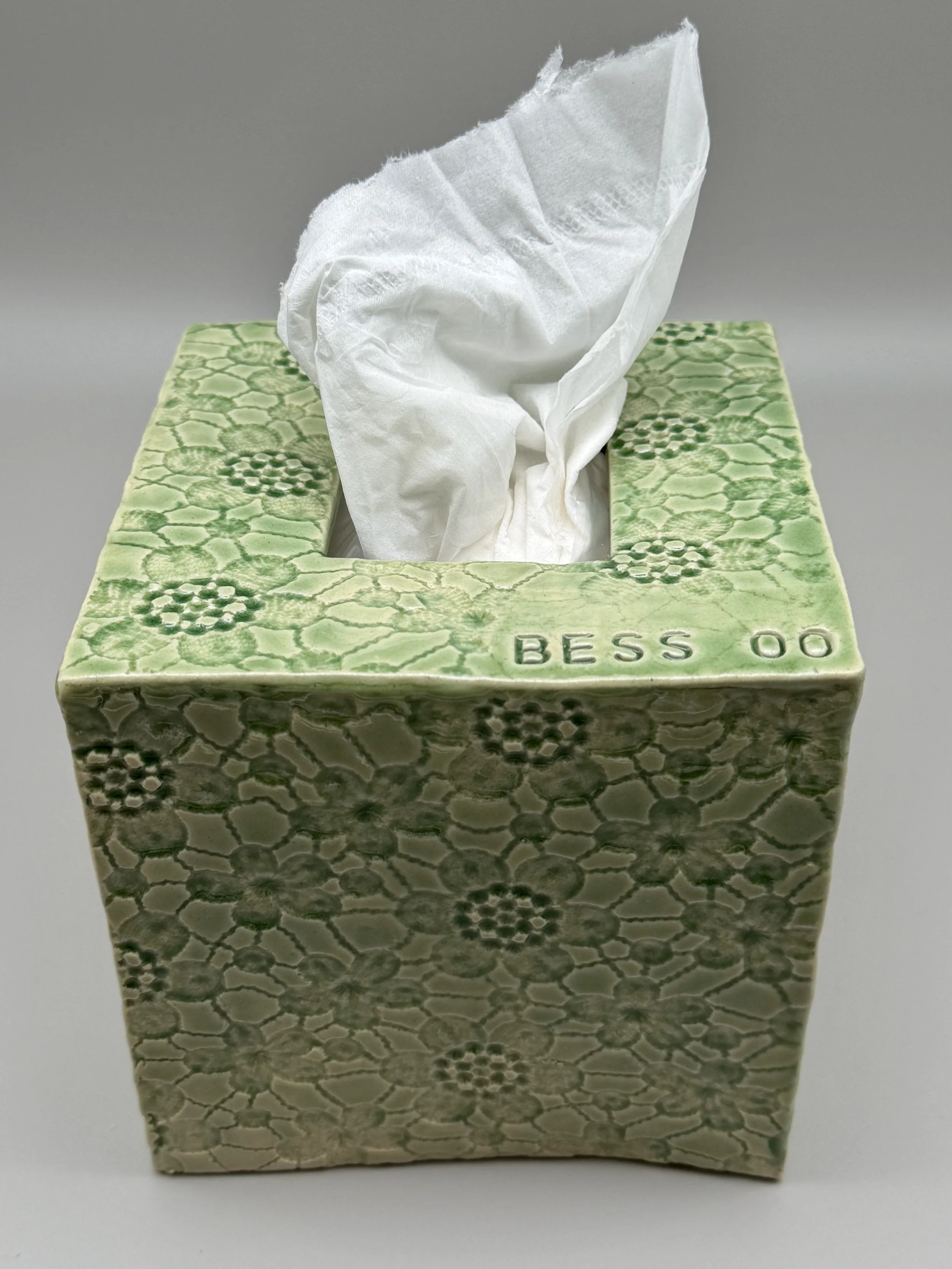 "Bess oo" Box