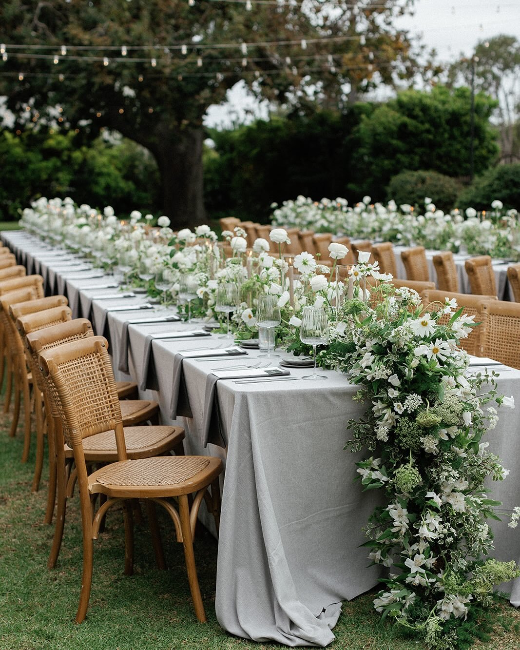 Thankful for all of the amazing vendors I get to work with here 🤍

Venue | @lajollawomansclub 
Planning + Design | @ivorystoneeventco 
Caterer | @toastcateringsd 
Photographer | @lizphotoco 
Florist | @posies_floral_co 
Rentals | @adorefolklore @cat