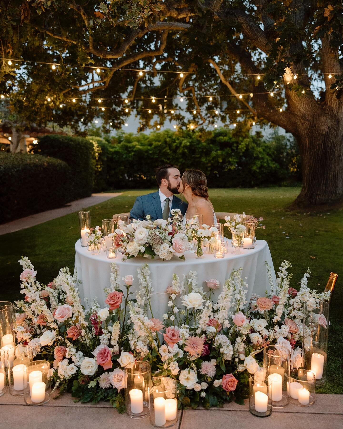 Congratulations, Robyn and Nick! 🩷

Venue | @lajollawomansclub
Coordinator | @thresholdevents 
Catering + Bar | @theabbeycatering 
Photographer | @lauraburnsphotography 
Florist | @cactusandpalmfloral 
DJ | @dancingdjproductions 
Rentals | @bestrent