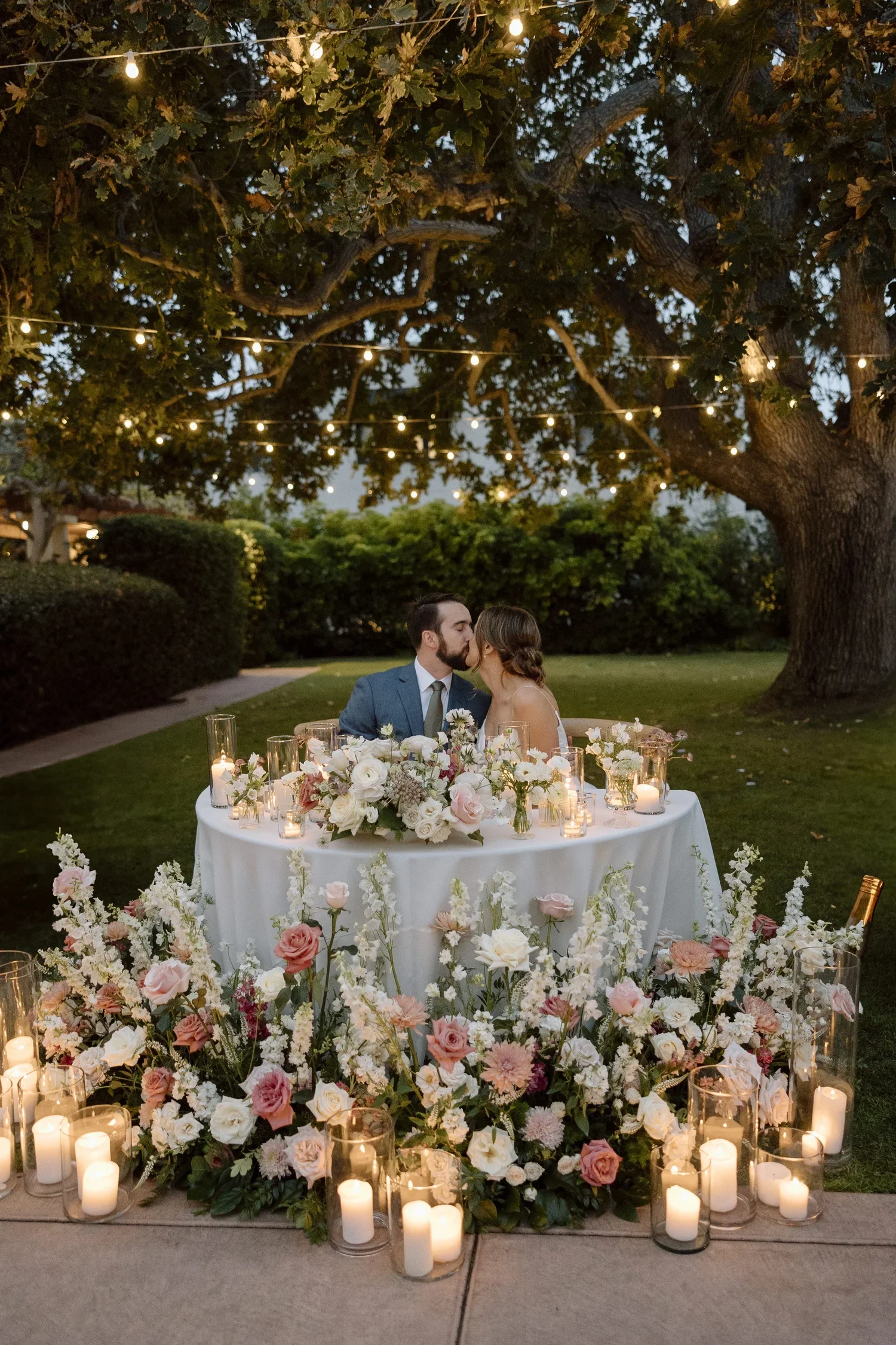 LaJollaWomansClub_SweetheartTable_FrontLawn.webp