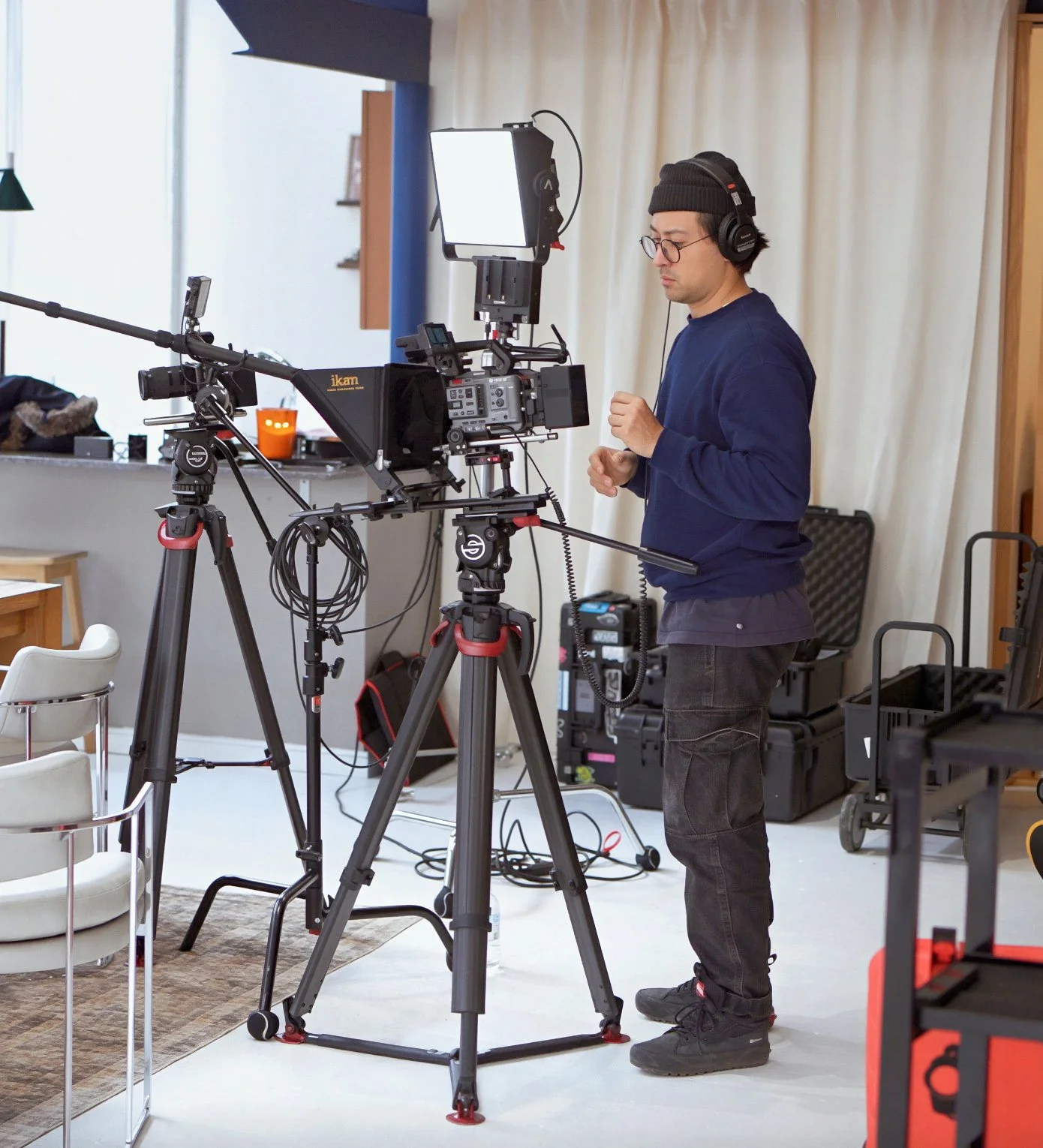 PROFESSIONAL VIDEOGRAPHER