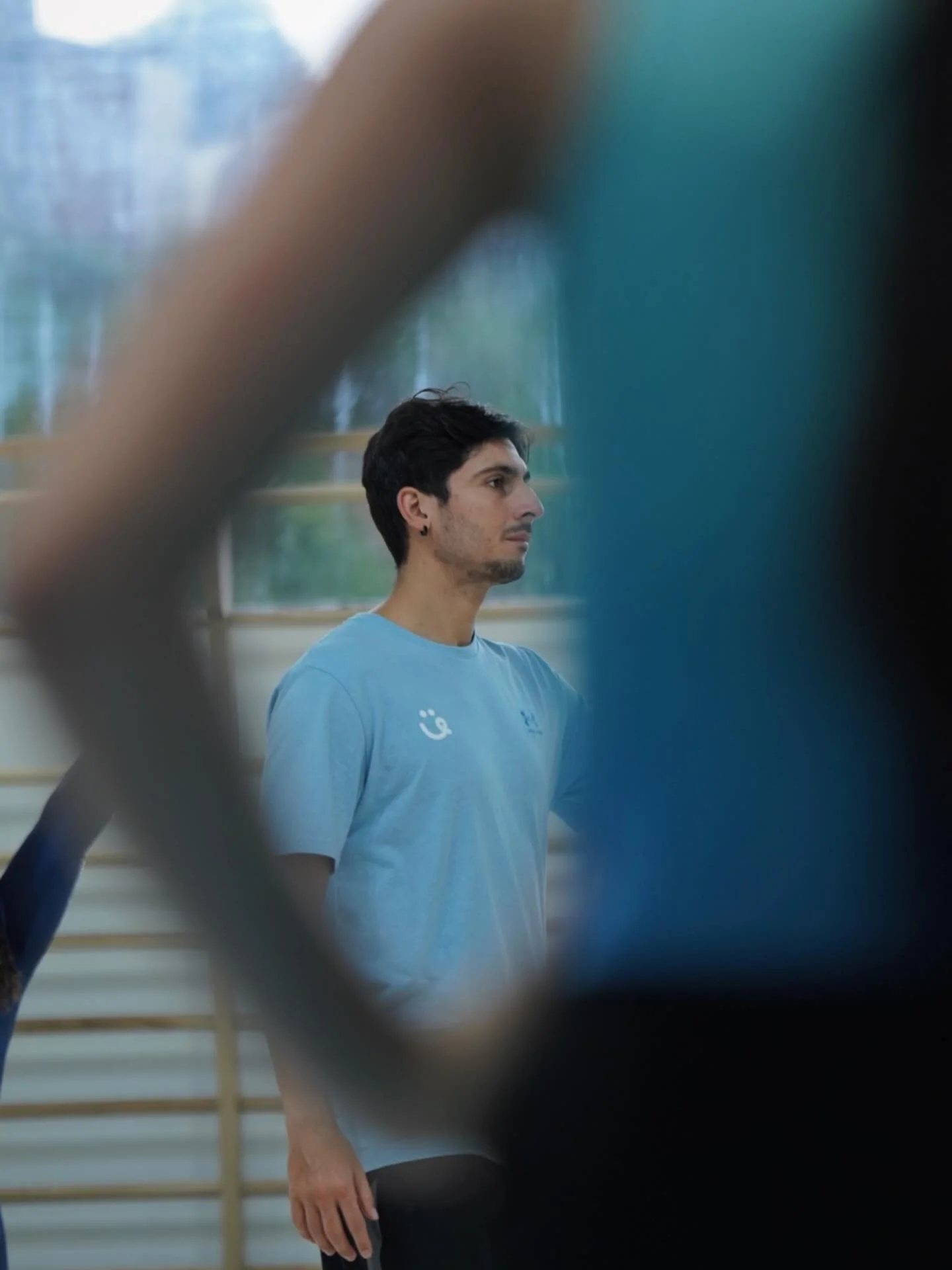 En ST&Uuml;TZ entendemos que el papel del entrenador va m&aacute;s all&aacute; de ense&ntilde;ar habilidades t&eacute;cnicas. Buscamos ser una gu&iacute;a, un apoyo y un medio para el crecimiento de cada gimnasta, acompa&ntilde;&aacute;ndoles en su d
