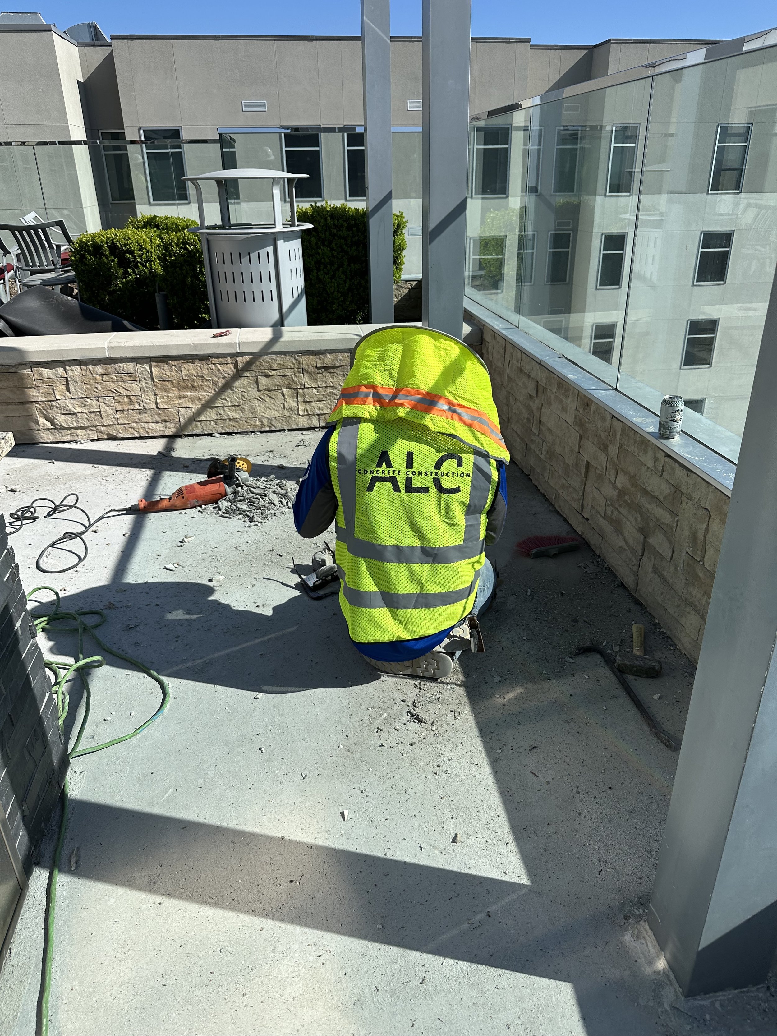 EXPOSING CONCRETE SURFACE