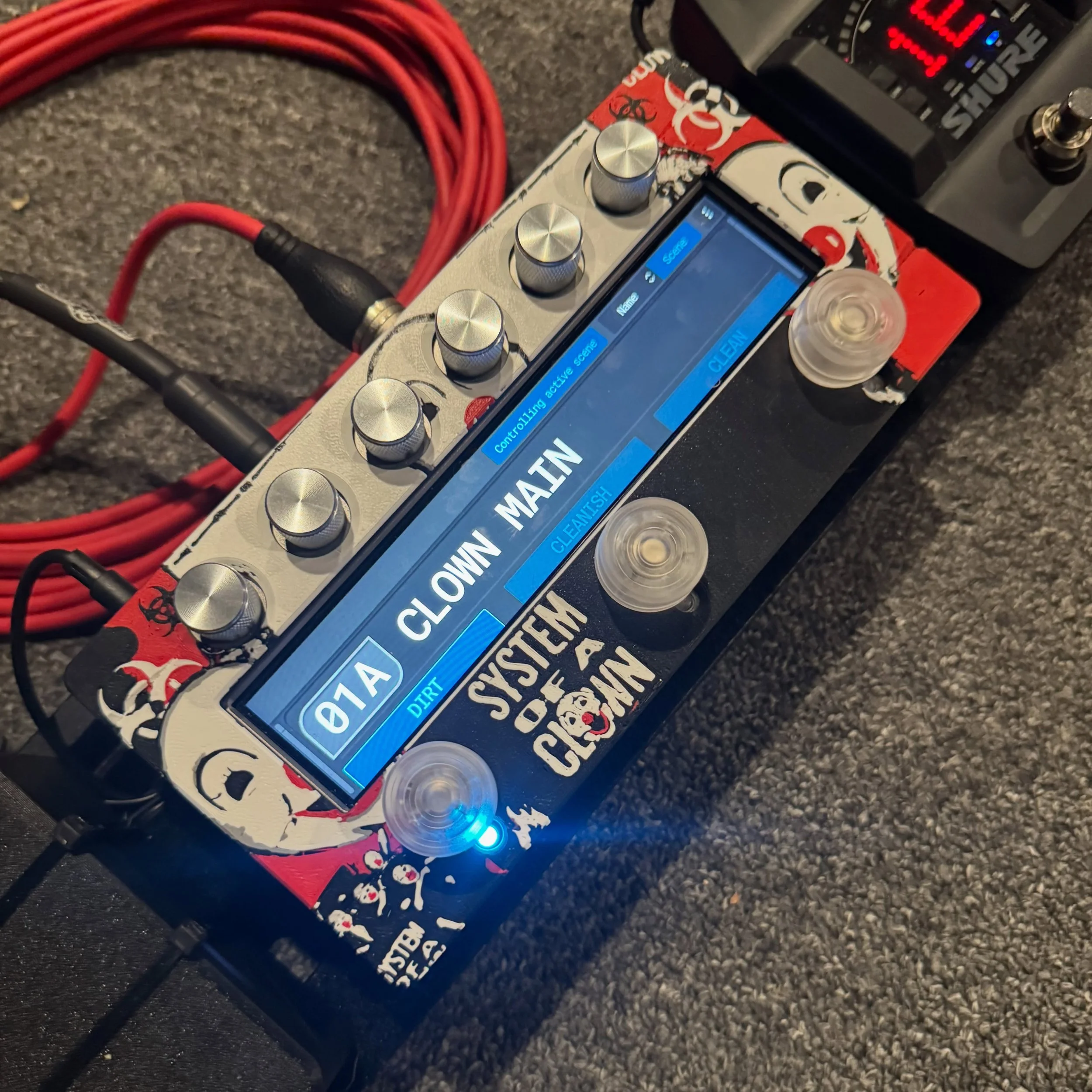 Check out the killer custom 3D printed cover for my @darkglasselectronics Anagram made by @mosh3dprints! Nobody&rsquo;s gonna mistake@my pedalboard for anyone else&rsquo;s now! 🤘🏻🤡🤘🏻