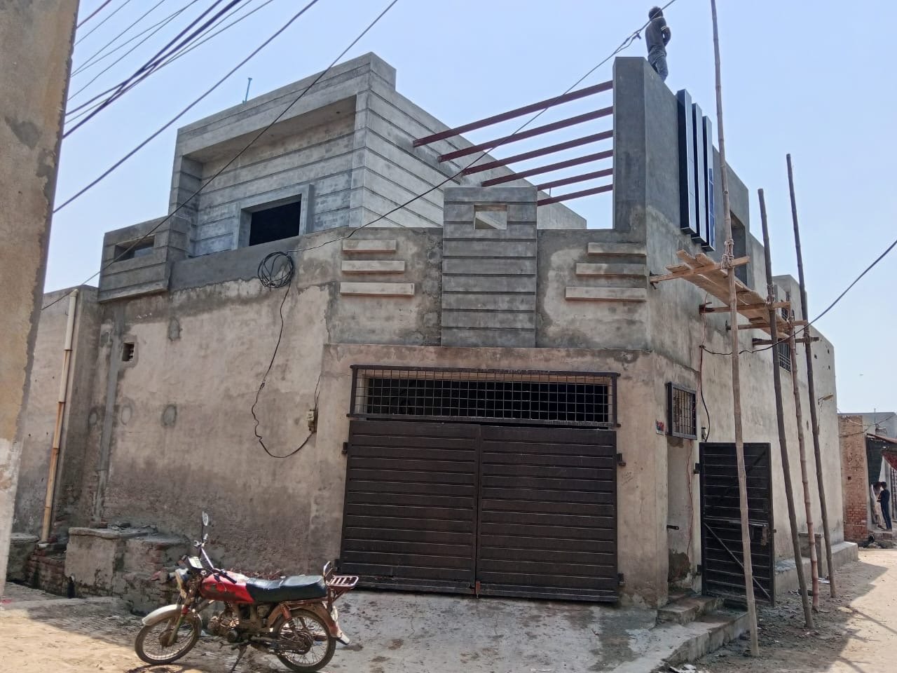 Upstairs construction outside .JPG