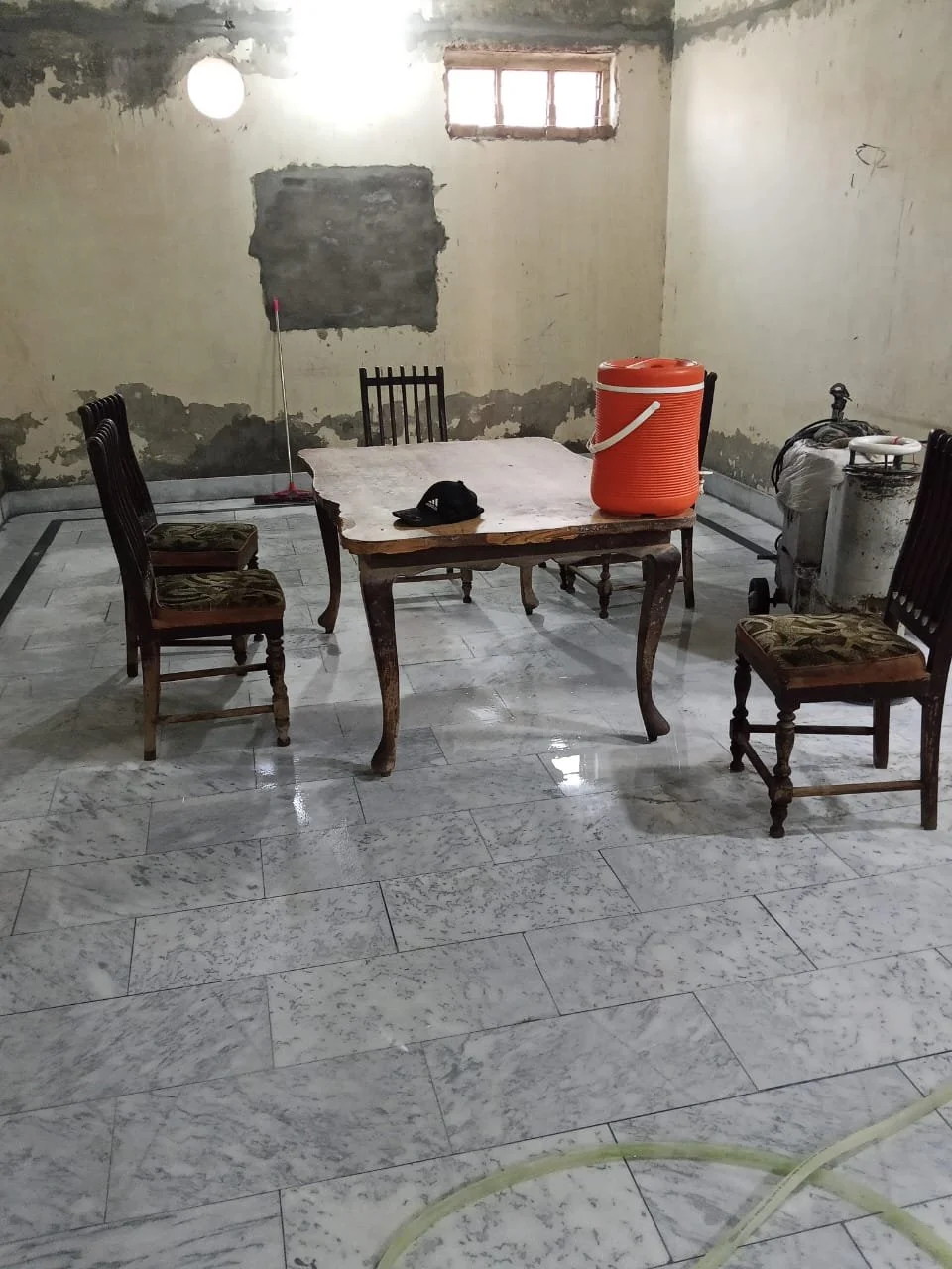 floor comeplete w: table.JPG