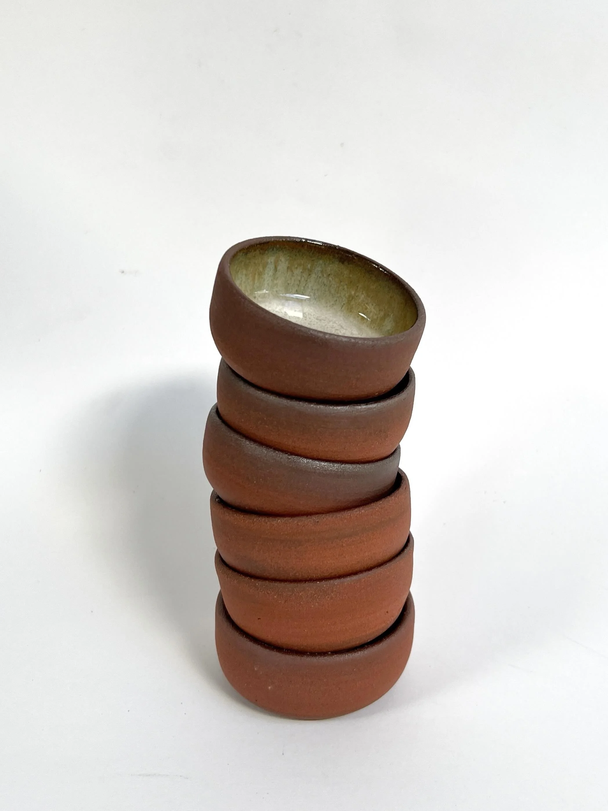 Stacked and ready! 🧡 Raw on the outside and with a few different glazes on the inside, these little bowls are made from delicious Red Earth clay which is beautiful to work with, but turned my hands orange in the process! 😝 #handmadeceramics #wheelt