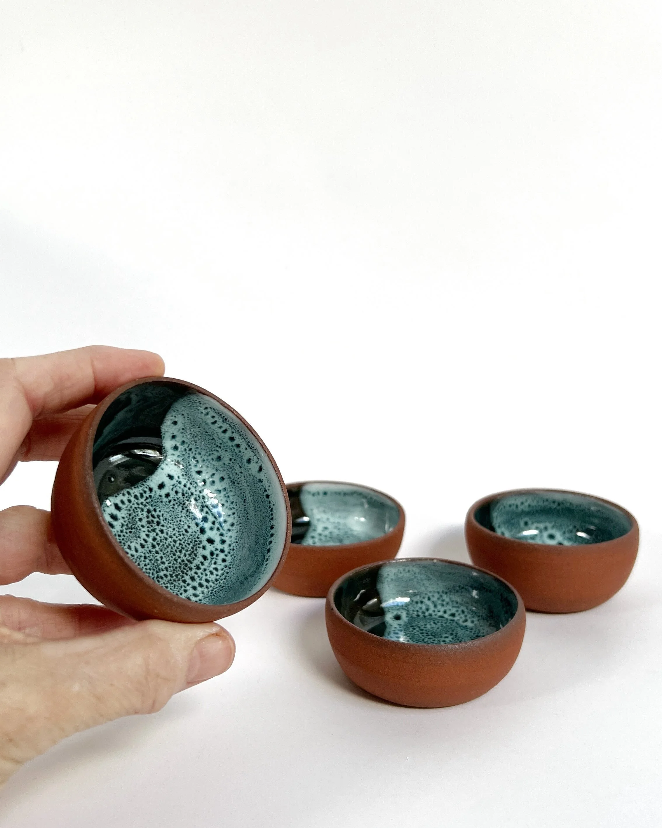 Perfect for Friday night nibbly bits, these little bowls will brighten any platter! 🥣 #dippingbowls #ceramicbowls #potterylife #sydneypotter #australianceramics