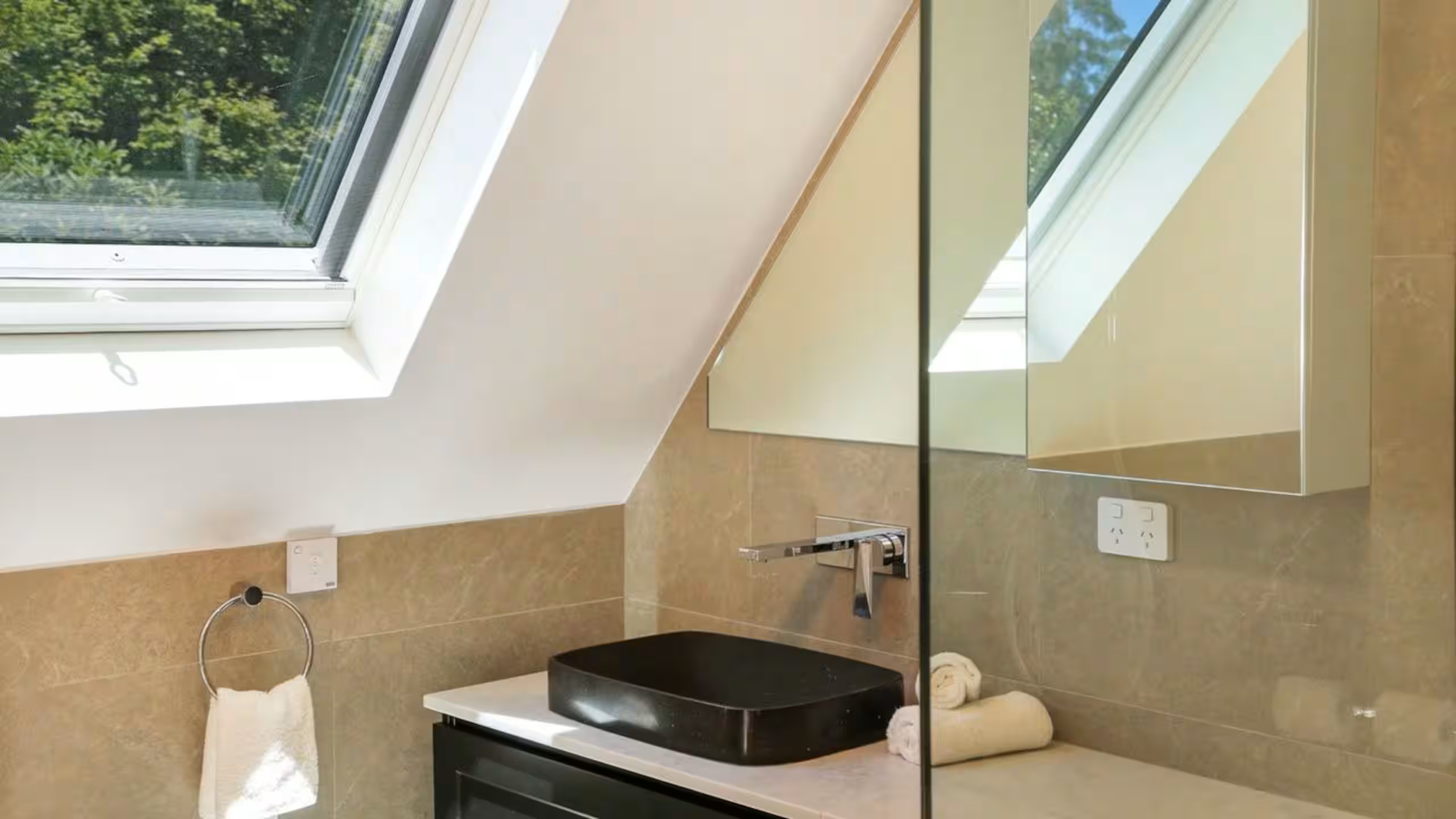 Ensuite - Room 2.png