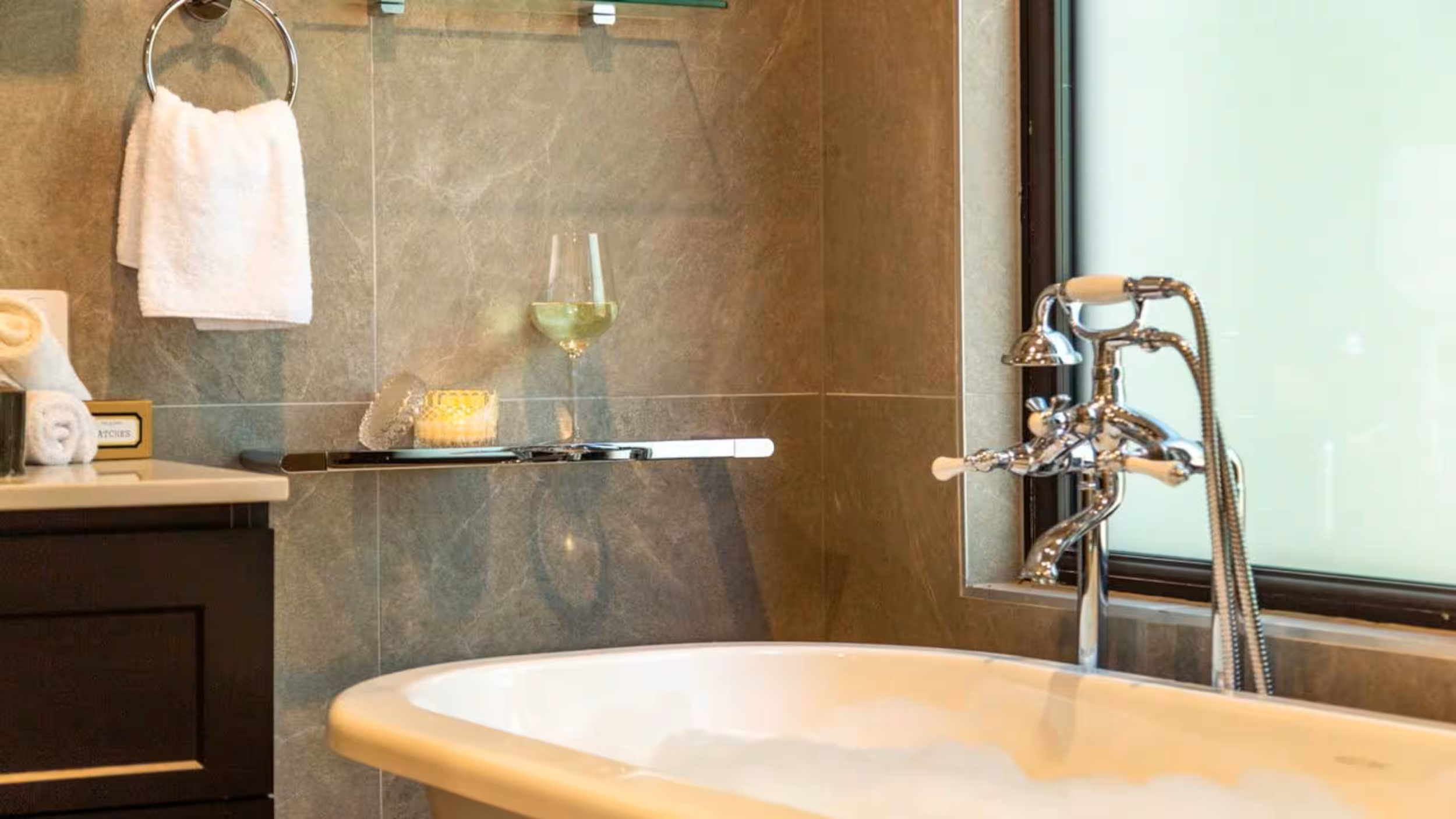 Ensuite - Room 5.png