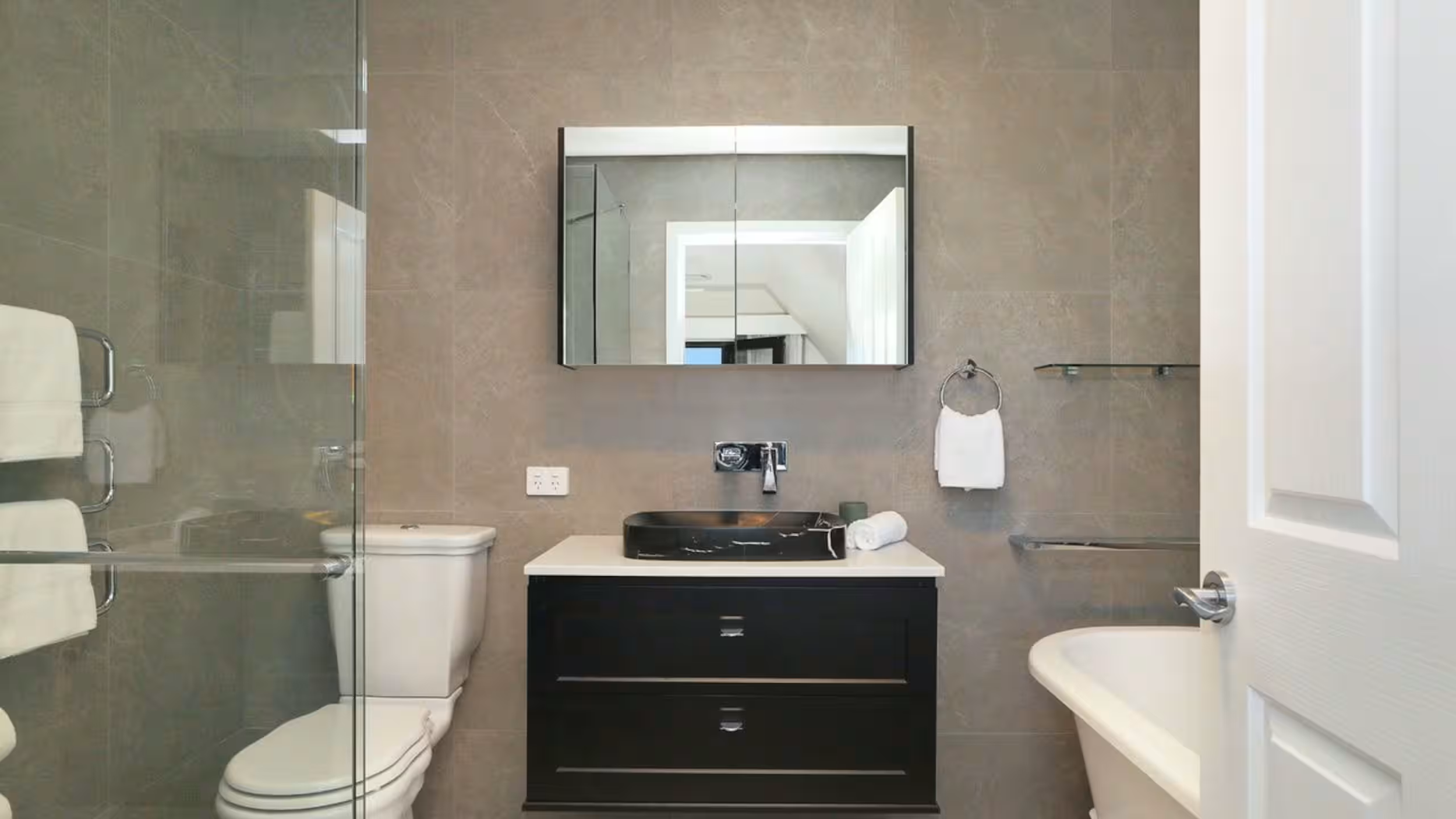 Ensuite - Room 1.png