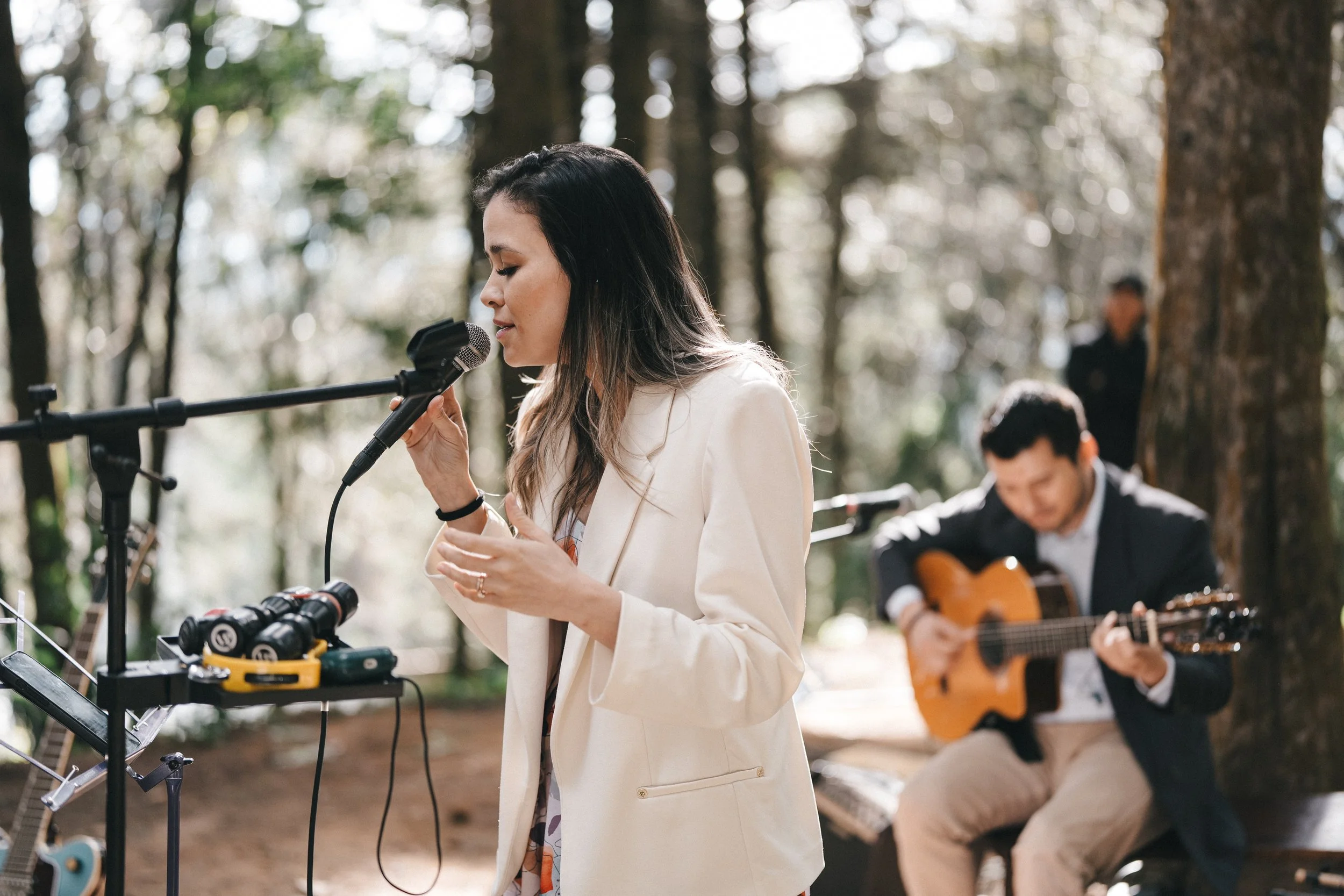 Aurora Dúo. Música para eventos Guatemala. Meli Donis. Sergio Zepeda. Guitarra y Voz.