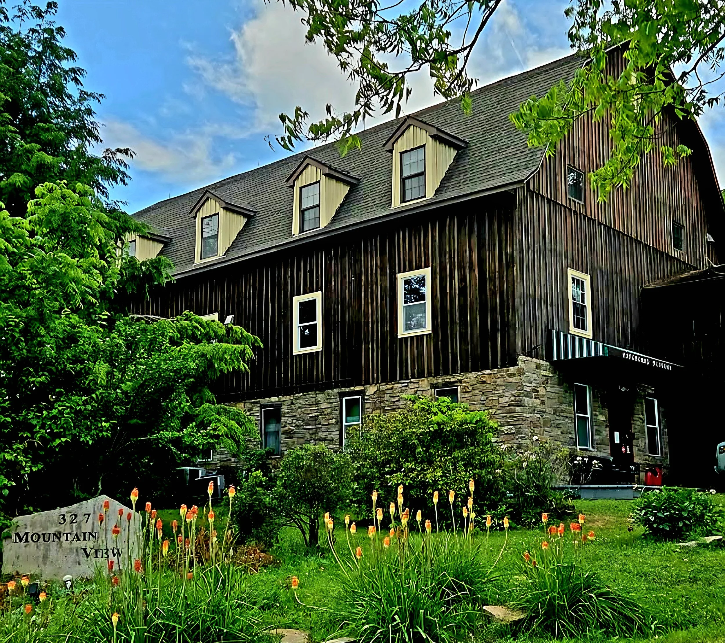 Barn outside NEW.jpg