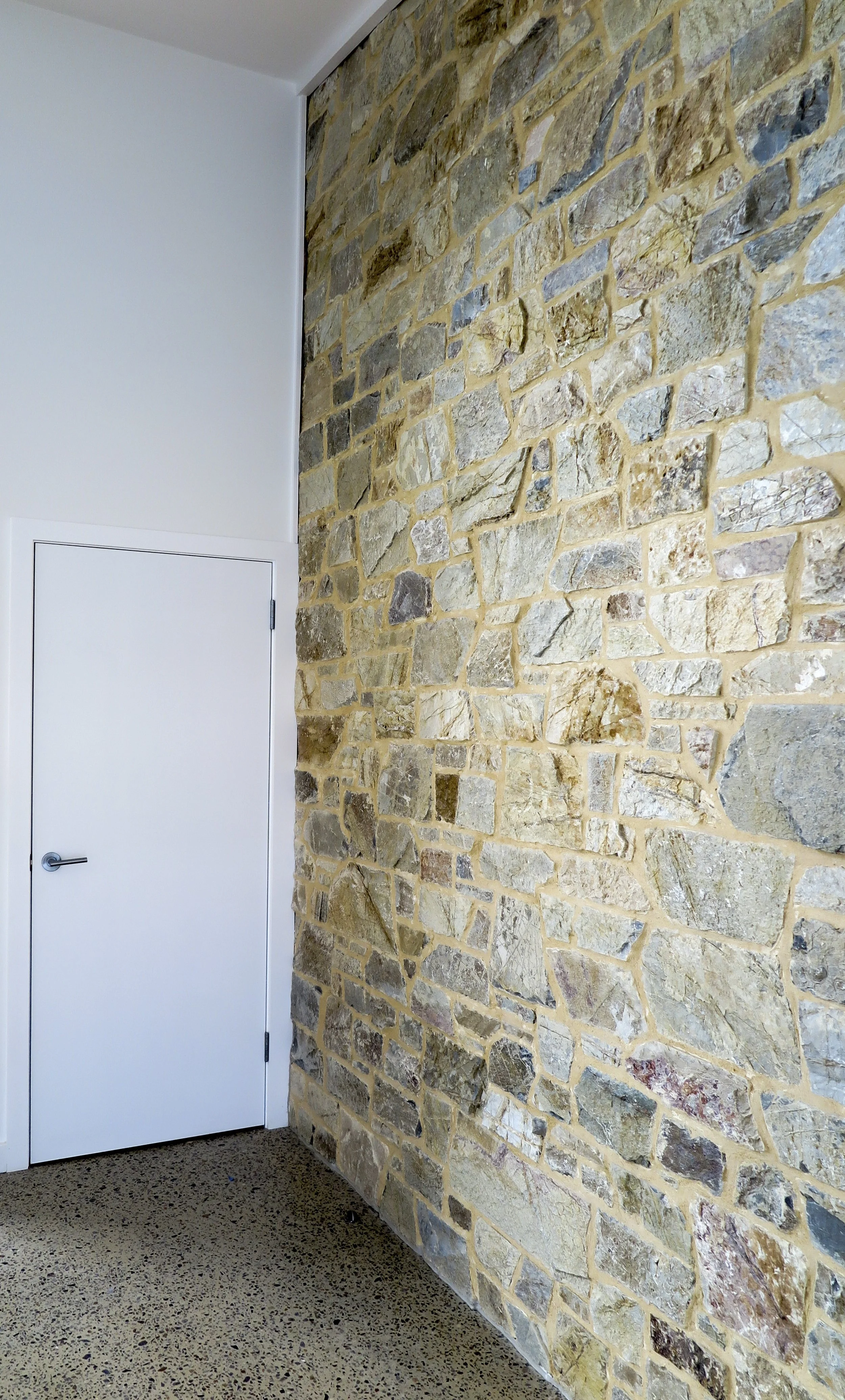 StoneFeatureWall.JPG