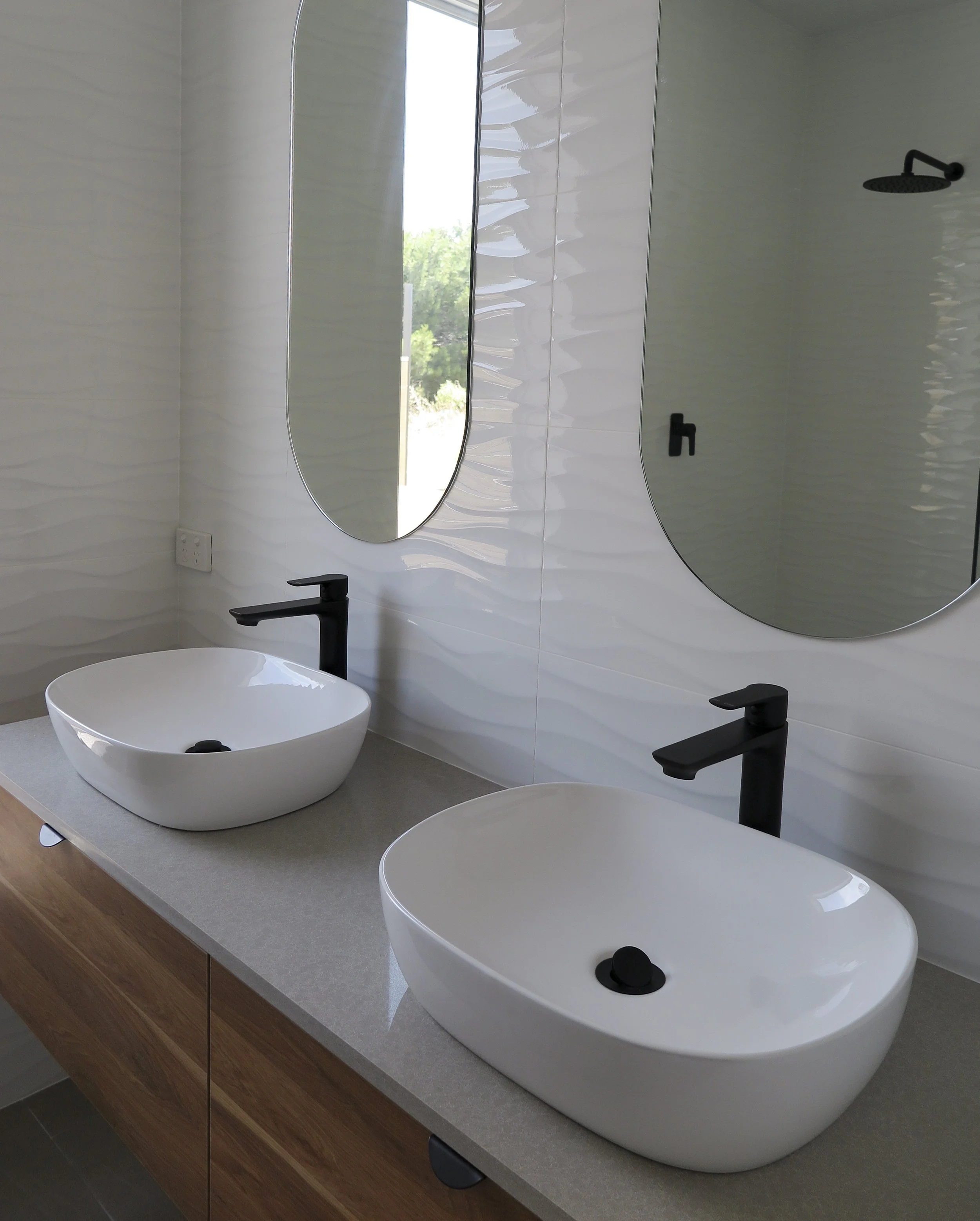 Ensuite.JPG