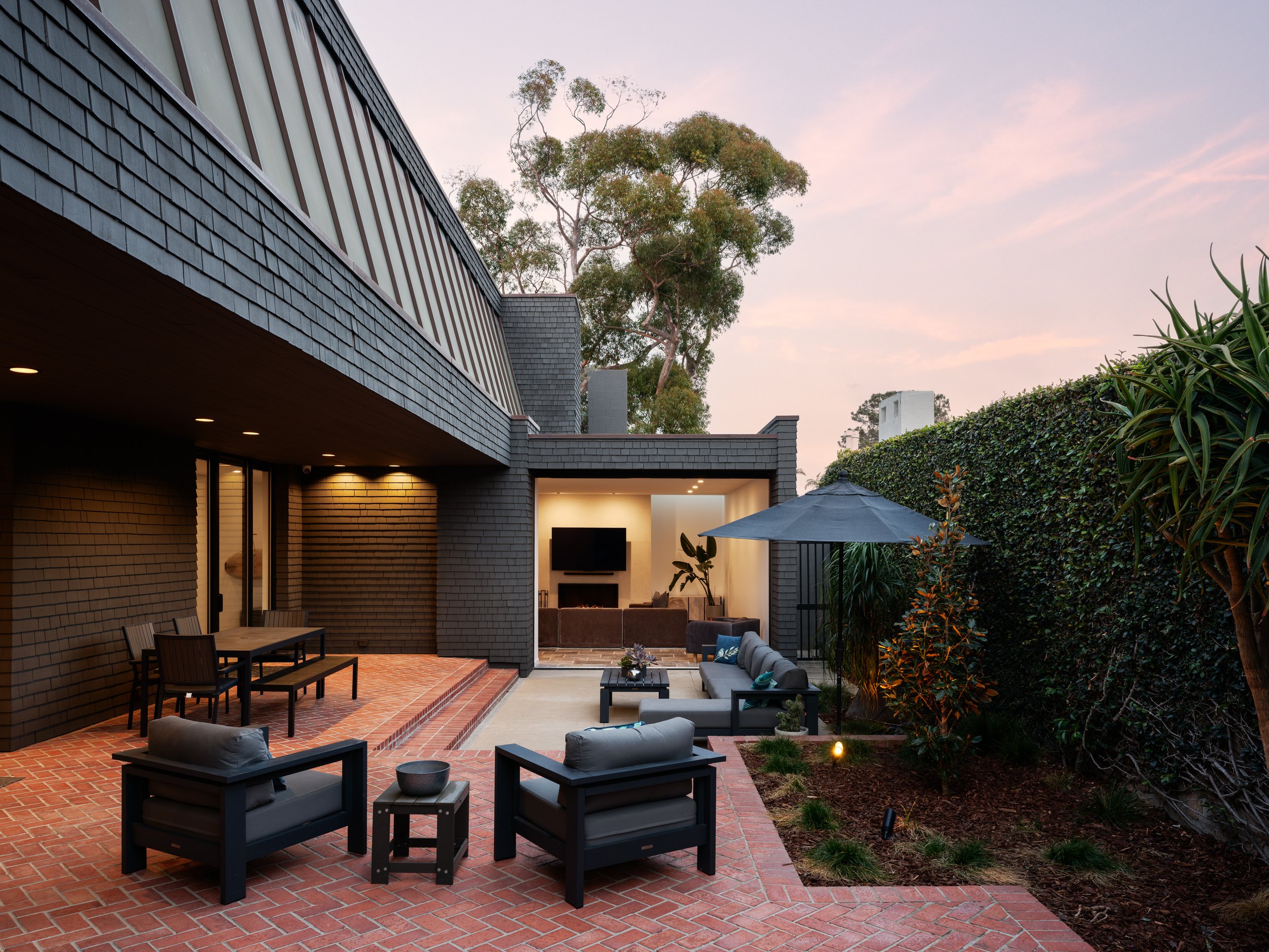 10_7747WhitefieldPlMLS-3.jpg