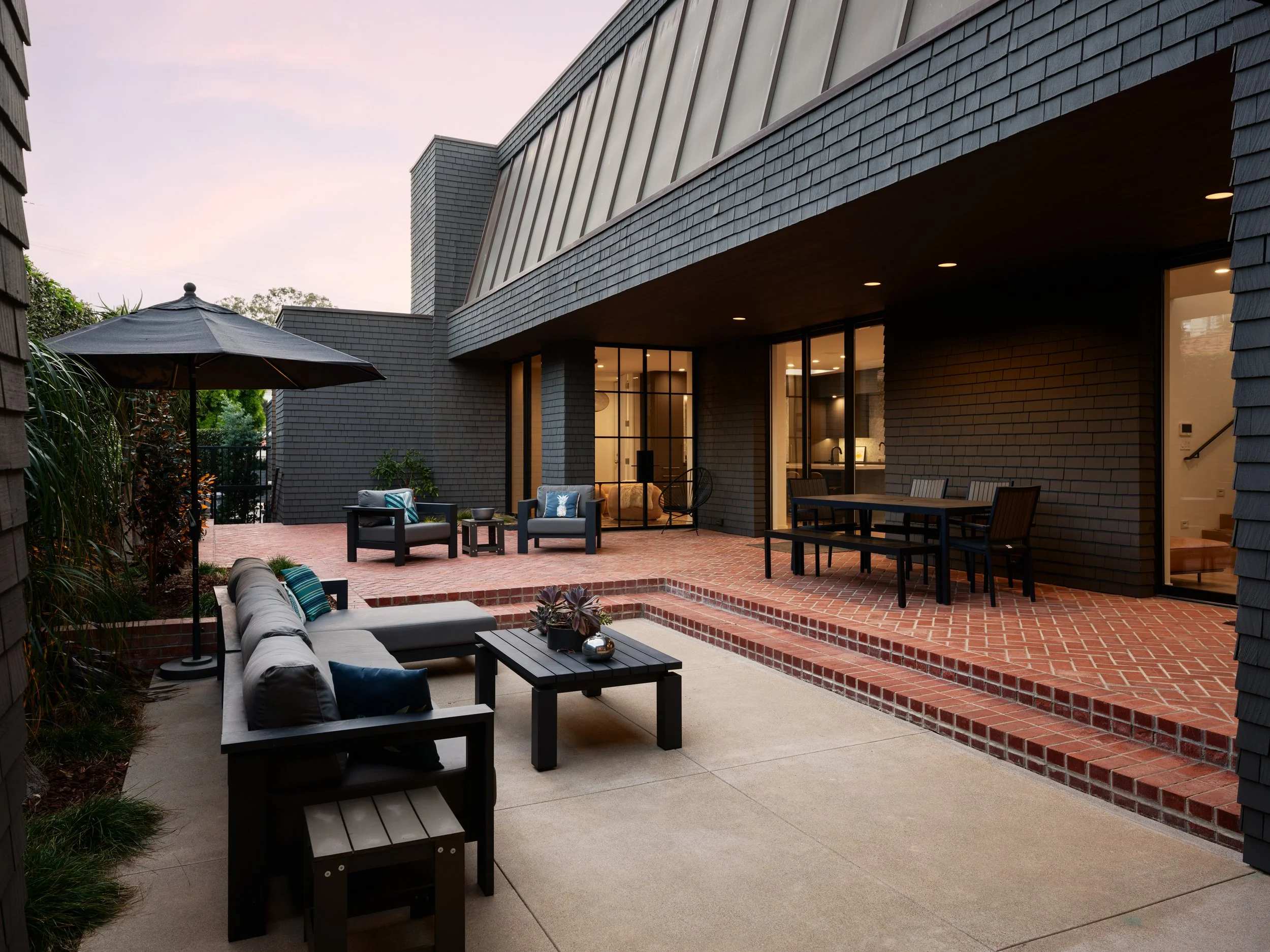 11_7747WhitefieldPlMLS-6.jpg