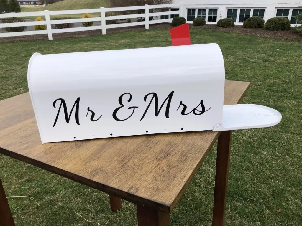 Mr. & Mrs. Mailbox