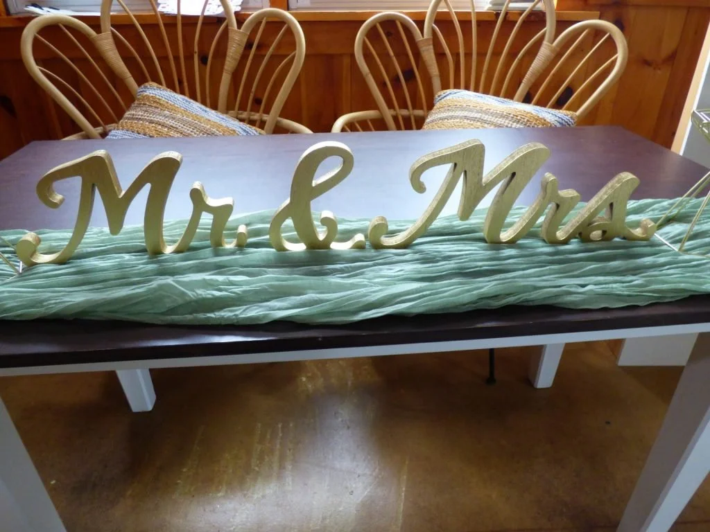 Gold “Mr and Mrs” Table Top Sign