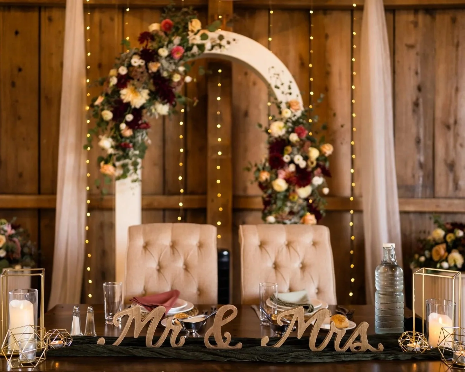 Wooden “Mr and Mrs” Table Top Sign