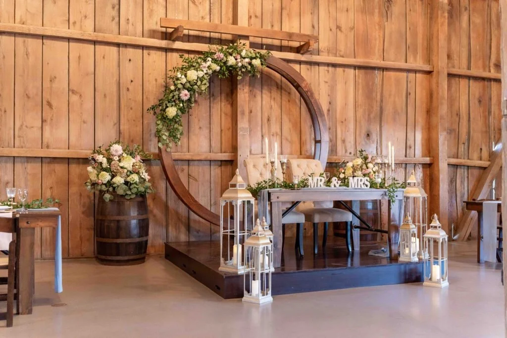 Stained Wooden Circle Backdrop – Ceremony & Reception