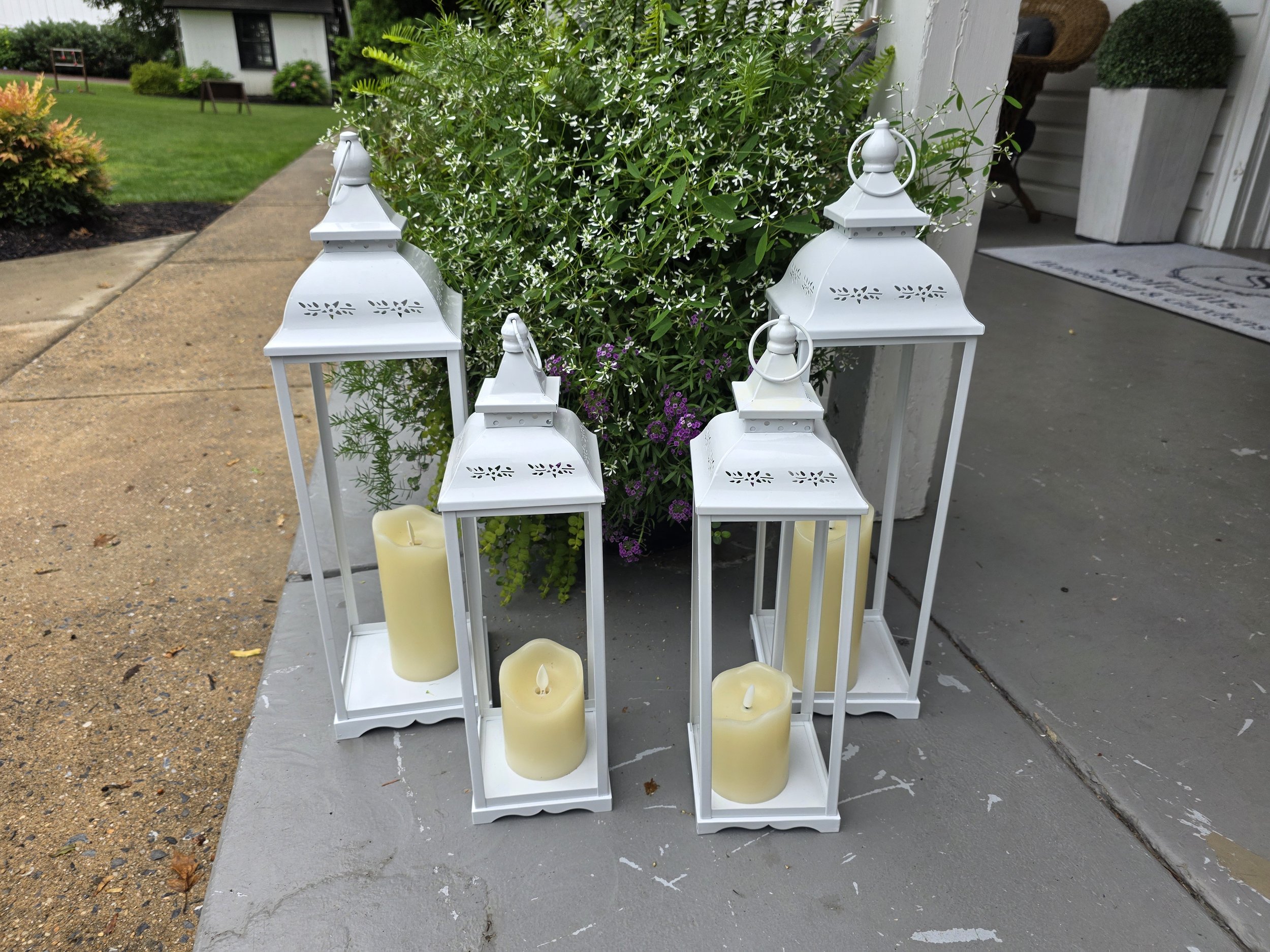 White Lantern Set