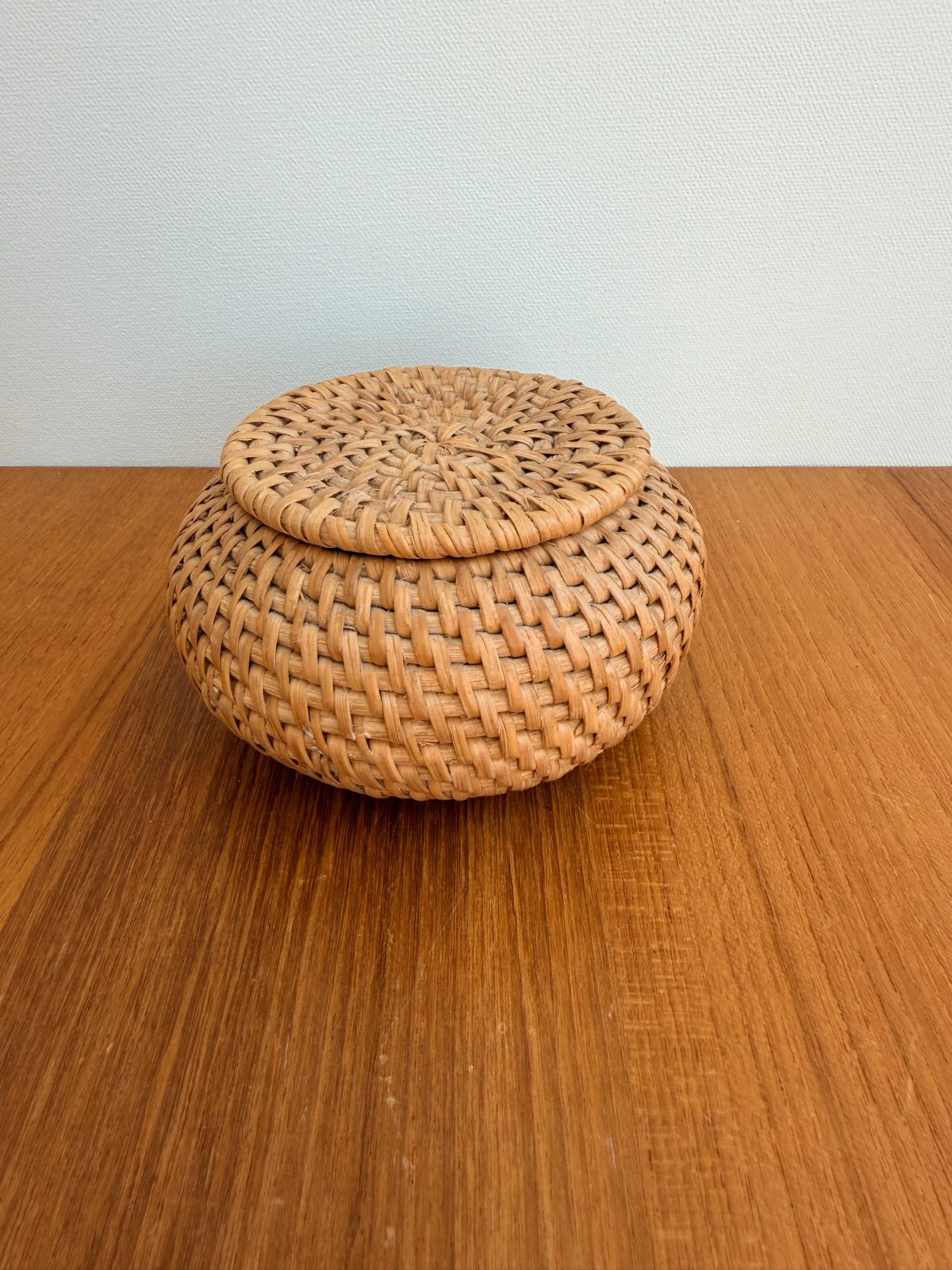 small rattan basket with lid