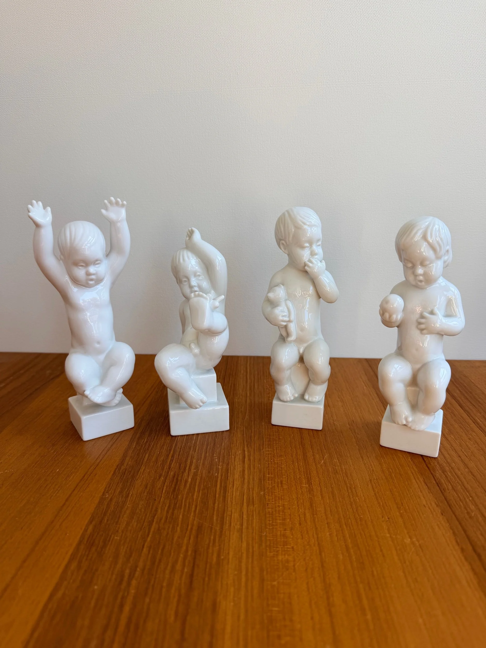 vintage porcelain large “four aches”