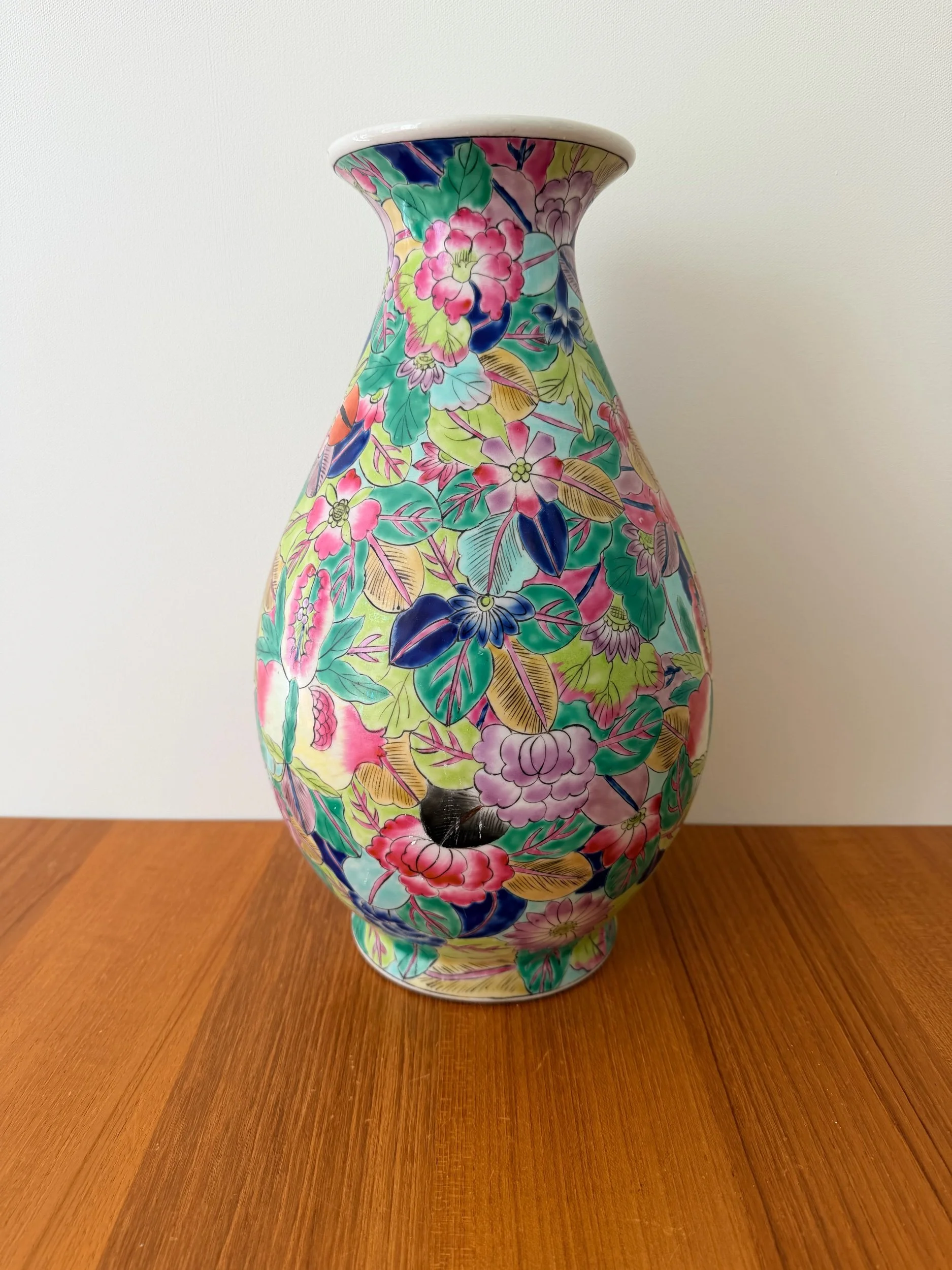 large Chinese vase with pink flowers